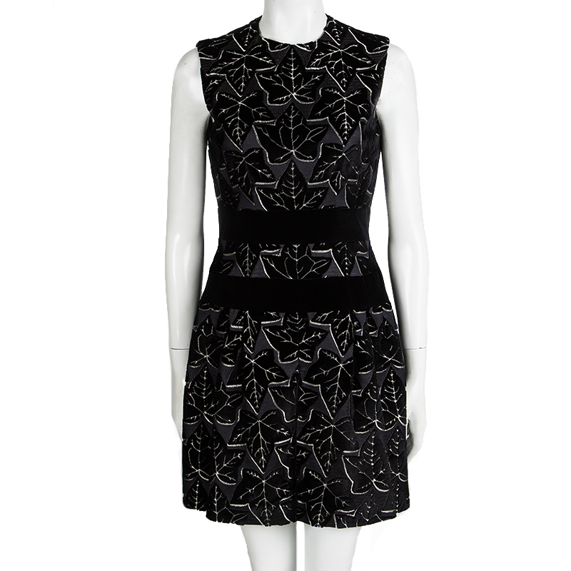 

Alexander McQueen Black Velvet Jacquard Leaf Pattern Sleeveless Dress