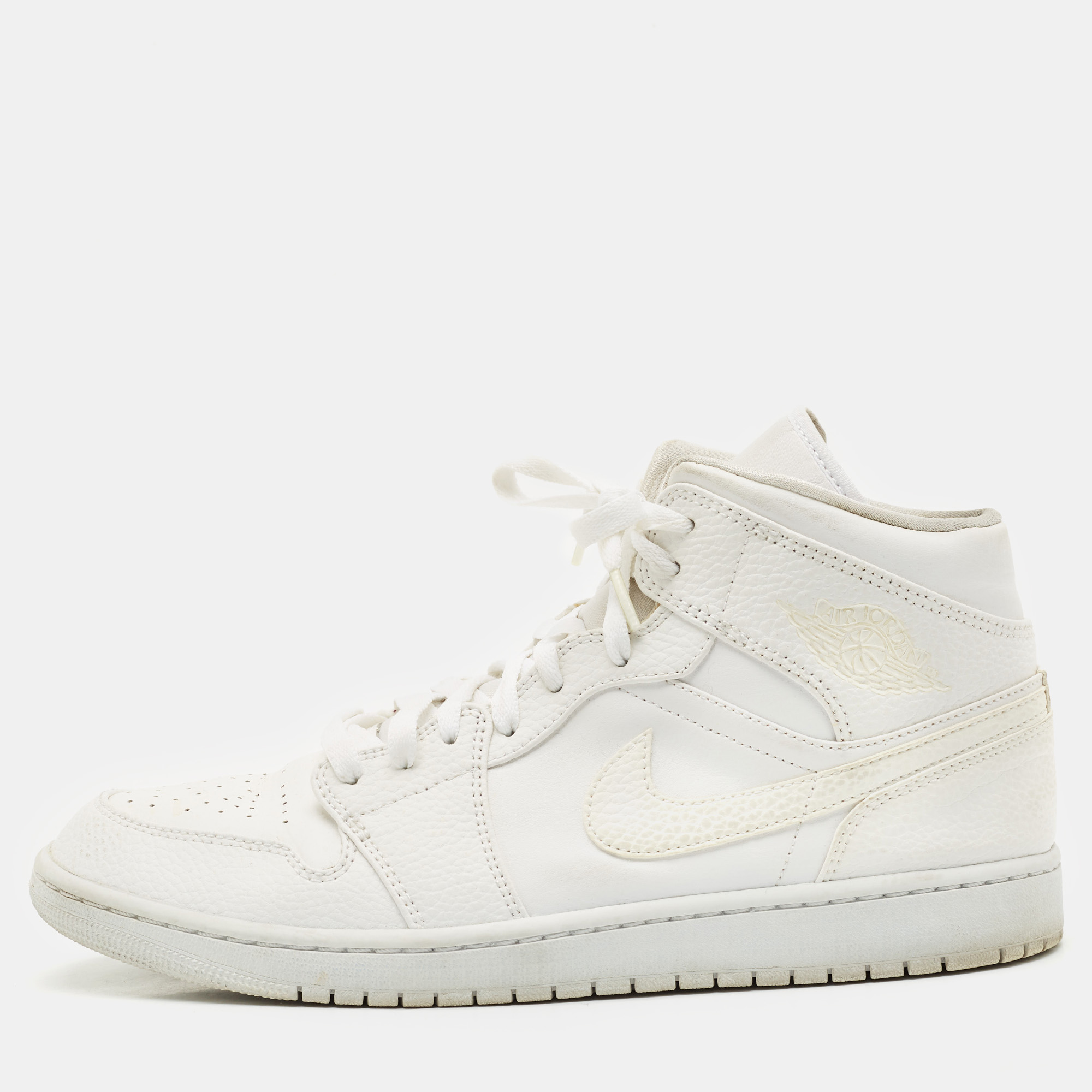 Air Jordans White Leather Jordan 1 Retro High OG Sneakers Size
Air Jordans White Leather Jordan 1 Retro High OG Sneakers Size
