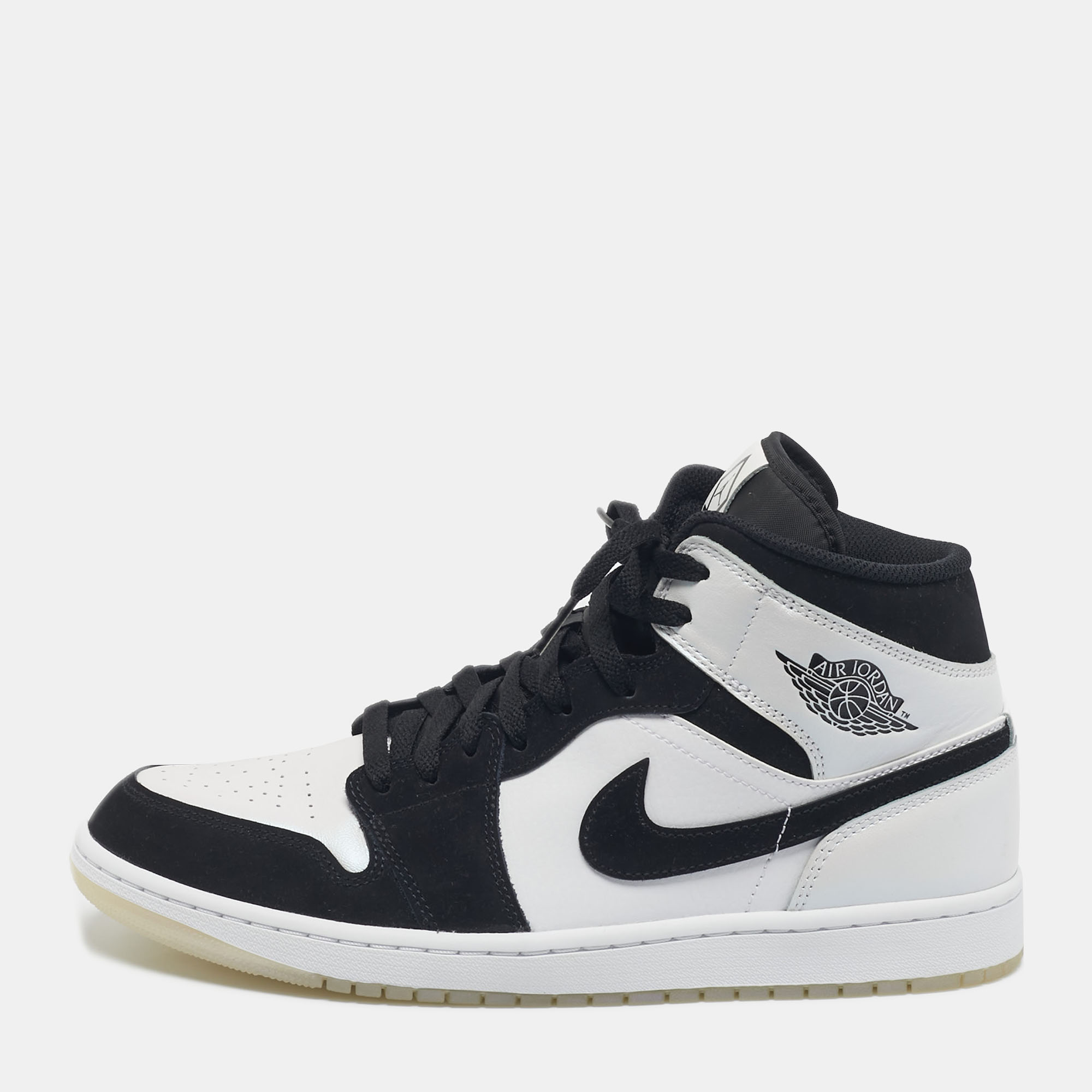 Air Jordans White/Black Leather and Durabuck Leather Jordan 1 Mid Diamond Shorts Sneakers Size 45
Air Jordans White/Black Leather and Durabuck Leather Jordan 1 Mid Diamond Shorts Sneakers Size 45