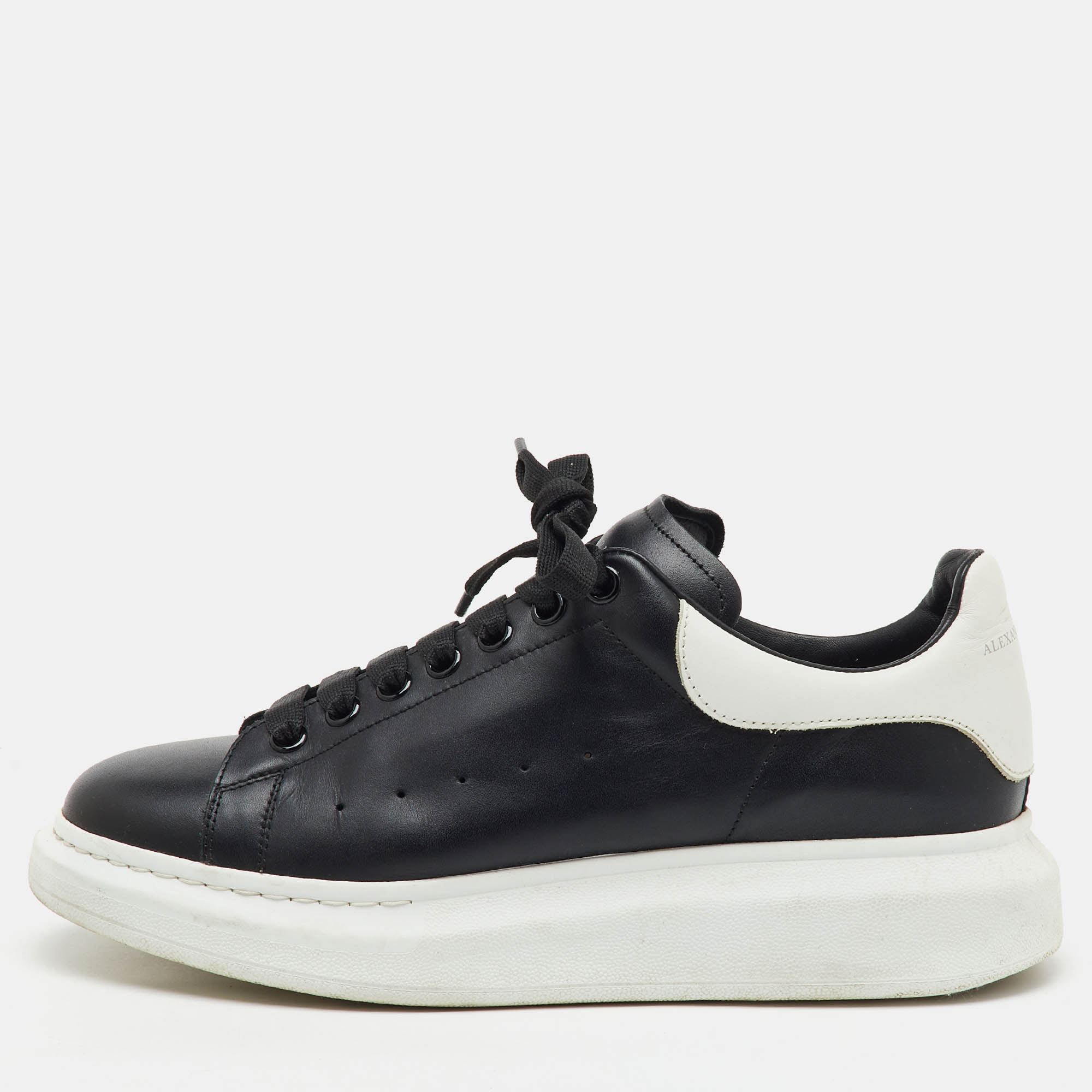 Alexander McQueen Black/White Leather Oversized Low Top Sneakers Size
Alexander McQueen Black/White Leather Oversized Low Top Sneakers Size
