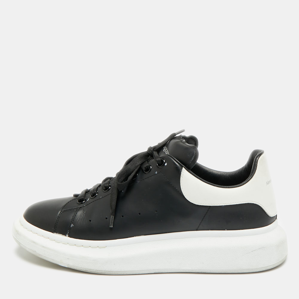 Alexander McQueen Oversized Runner Size Black/White Leather Lace Up Sneakers
Alexander McQueen Oversized Runner Size Black/White Leather Lace Up Sneakers