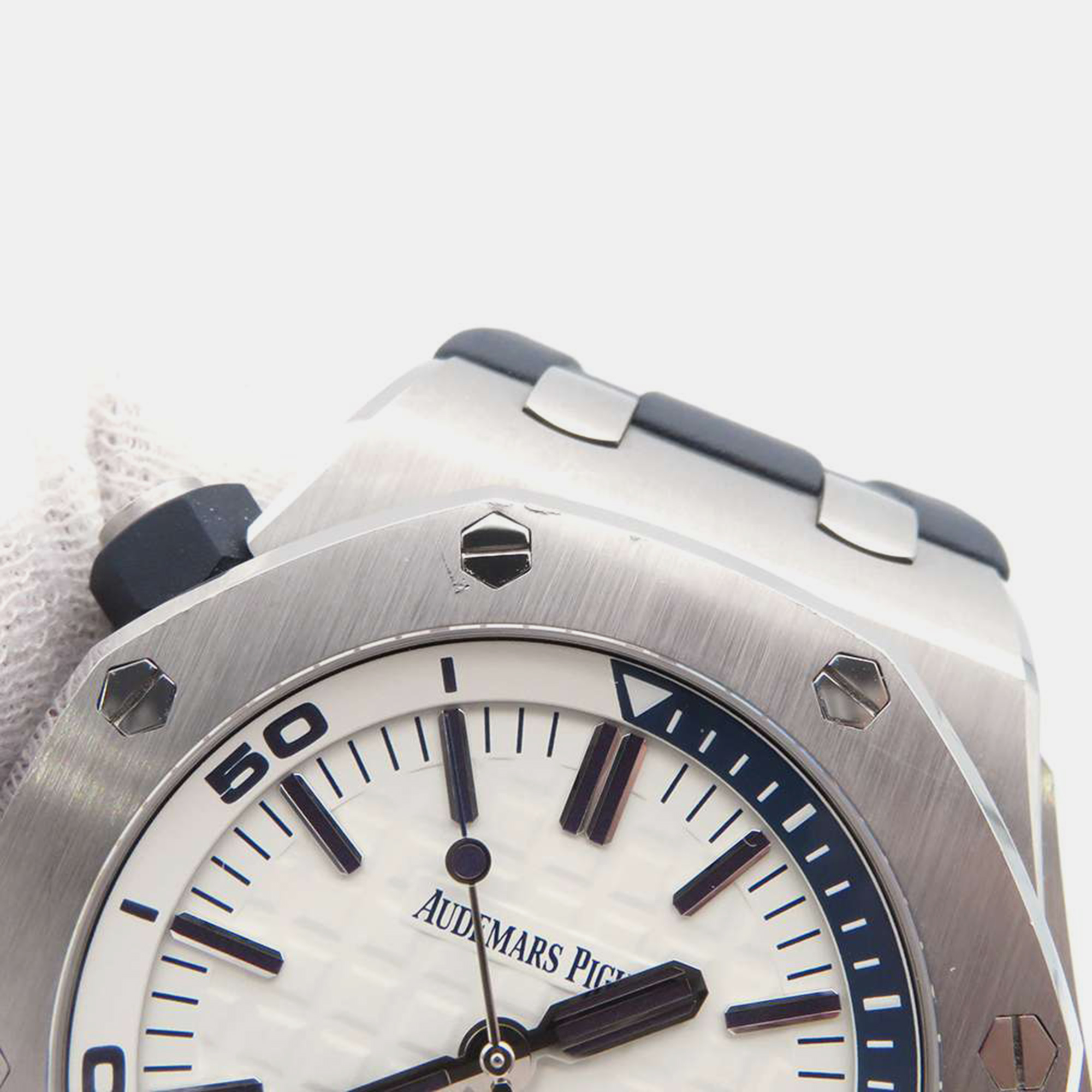 Audemars Piguet White Stainless Steel Royal Oak Offshore 15710ST.OO.A010CA.01 Automatic Men's Wristwatch 42 Mm