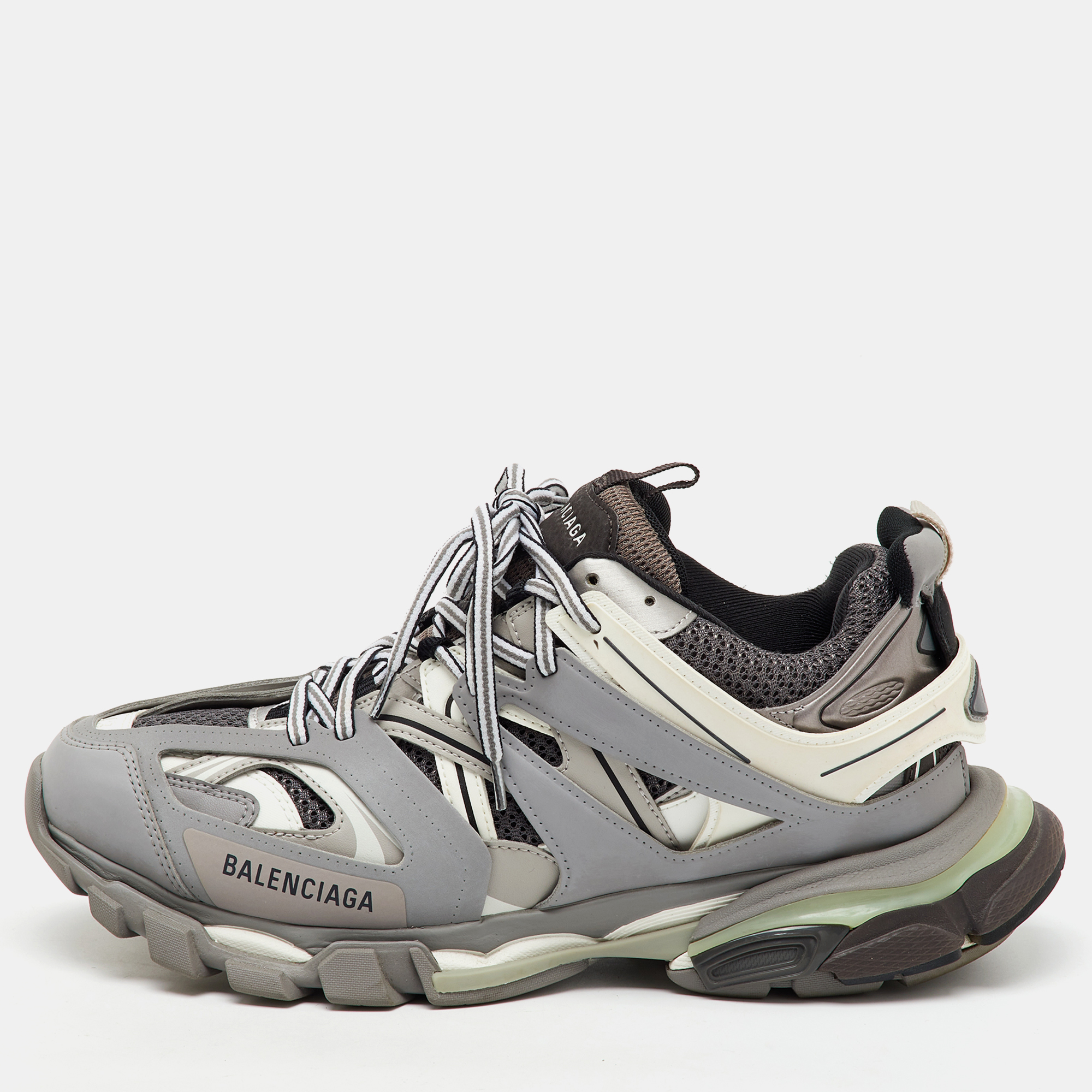 Balenciaga Grey/White Faux Leather and Mesh Track Sneakers Size
Balenciaga Grey/White Faux Leather and Mesh Track Sneakers Size