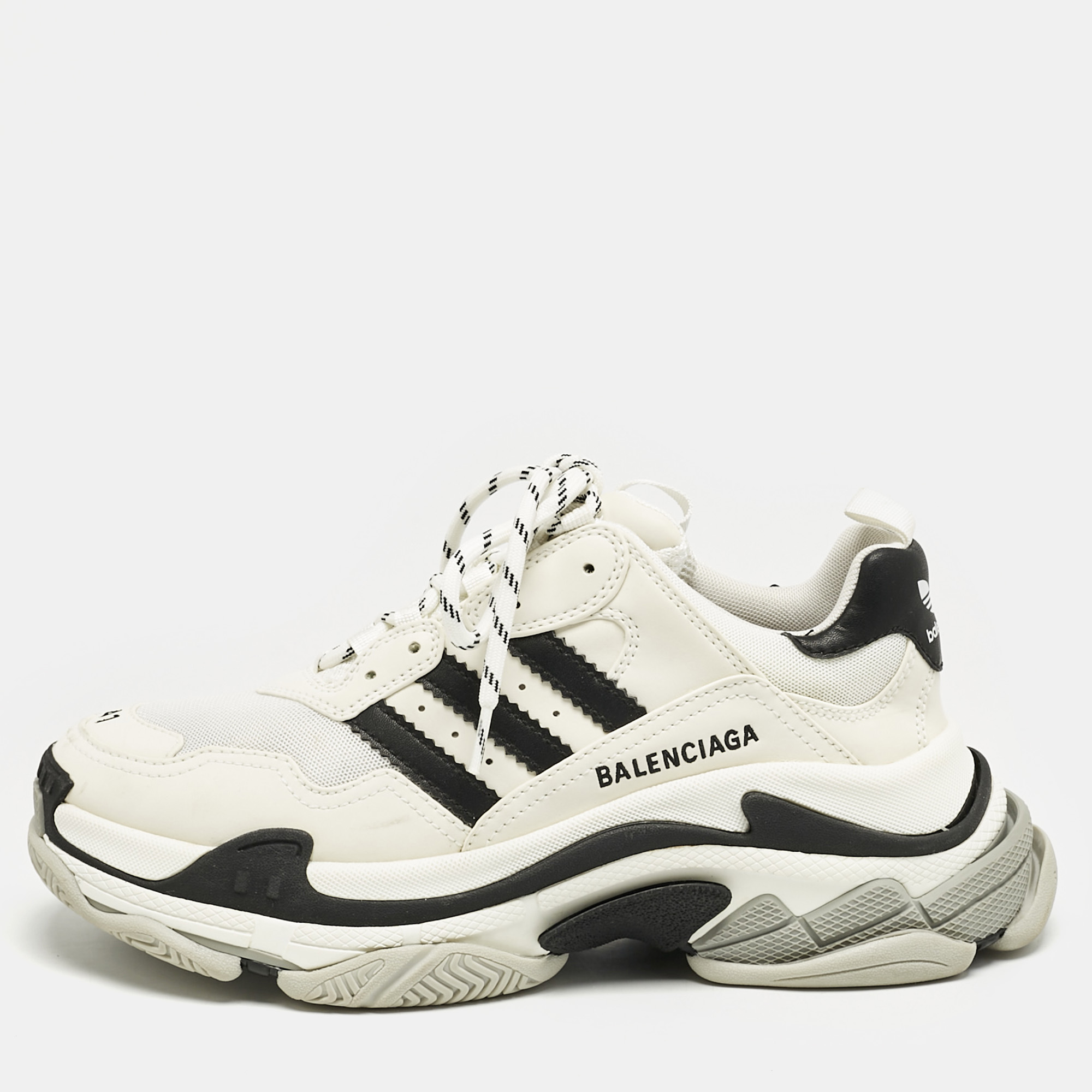 Balenciaga x Adidas White/Black Faux Leather and Mesh Triple S Sneakers Size
Balenciaga x Adidas White/Black Faux Leather and Mesh Triple S Sneakers Size