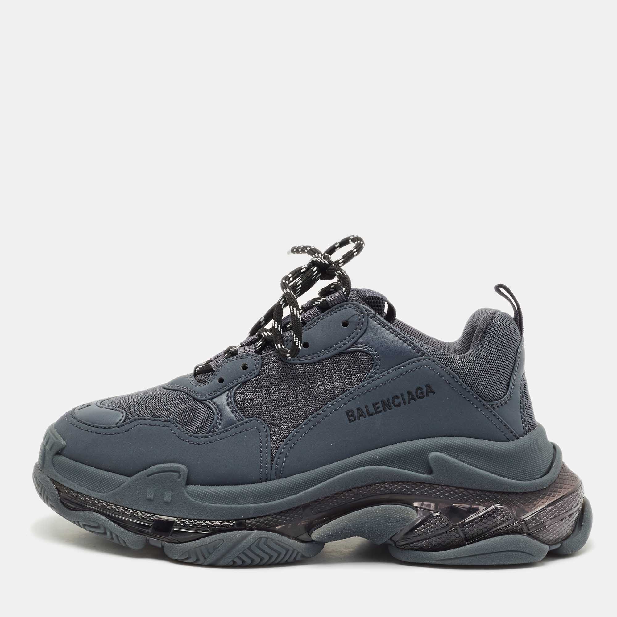 Balenciaga Navy Blue Faux Leather and Mesh Triple S Clear Sole Sneakers Size
Balenciaga Navy Blue Faux Leather and Mesh Triple S Clear Sole Sneakers Size