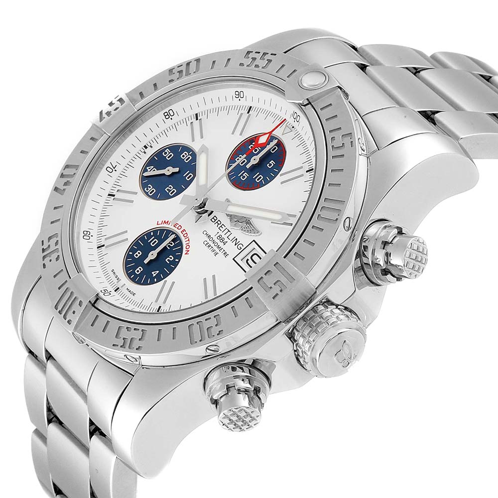 Breitling Off White Stainless Steel Aeromarine Super Avenger A13381 Men's Wristwatch
Breitling Off White Stainless Steel Aeromarine Super Avenger A13381 Men's Wristwatch