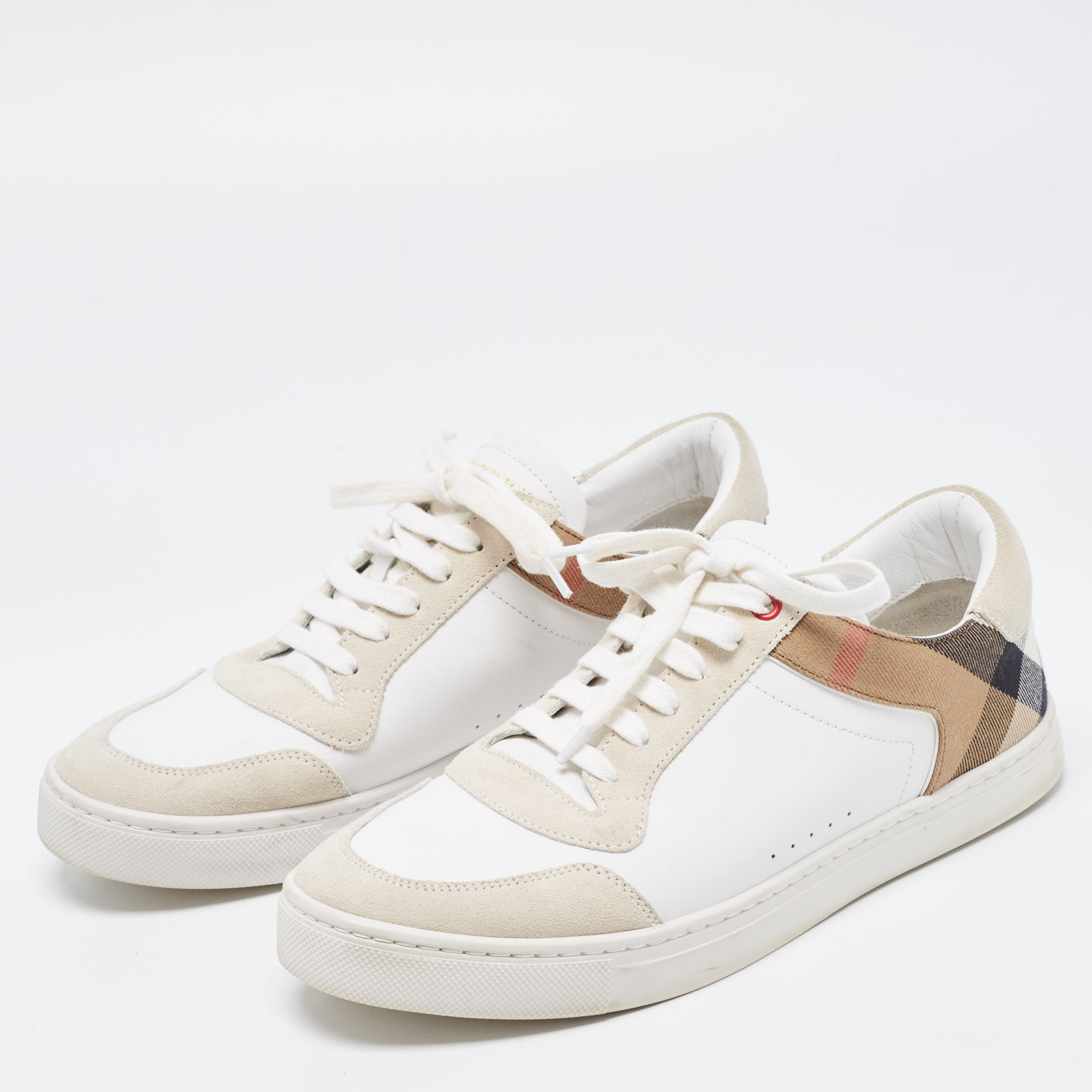 Burberry White/Beige Leather and Canvas Reeth Low Top Sneakers Size, Multicolor
Burberry White/Beige Leather and Canvas Reeth Low Top Sneakers Size, Multicolor