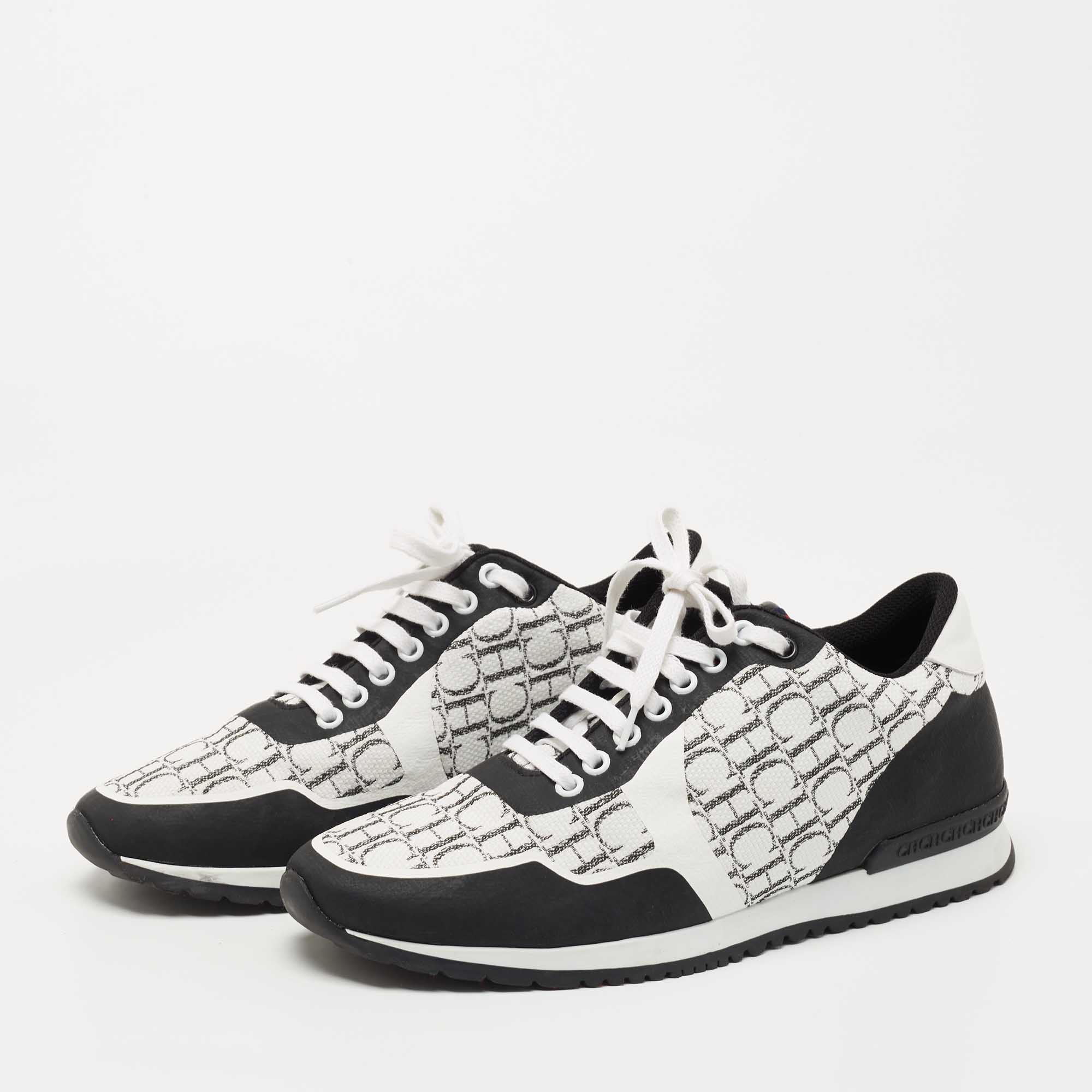 CH Carolina Herrera White/Black Canvas And Leather Low Top Sneakers Size
CH Carolina Herrera White/Black Canvas And Leather Low Top Sneakers Size