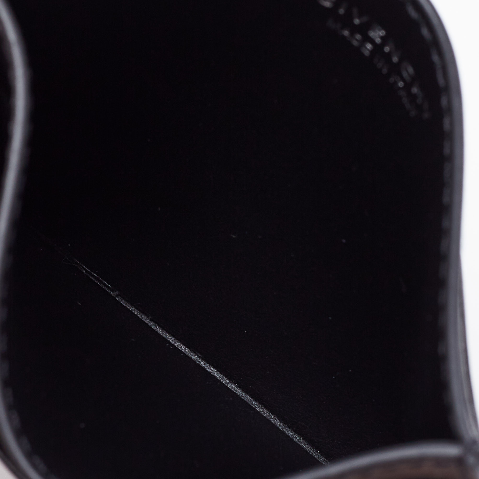Givenchy Black Leather Card Holder 
Givenchy Black Leather Card Holder