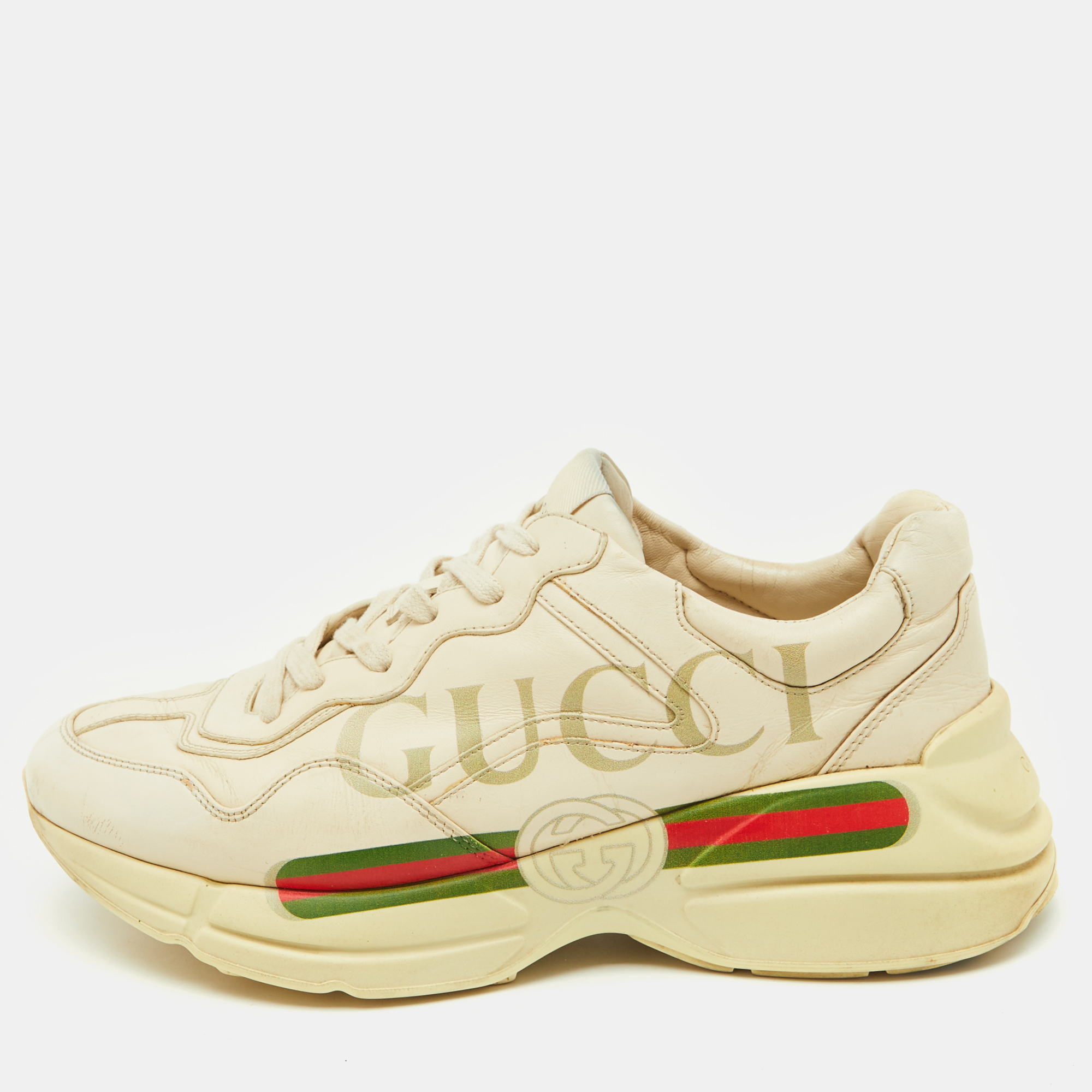 Gucci Cream Leather Rhyton Vintage Logo Low Top Sneakers Size 43
Gucci Cream Leather Rhyton Vintage Logo Low Top Sneakers Size 43