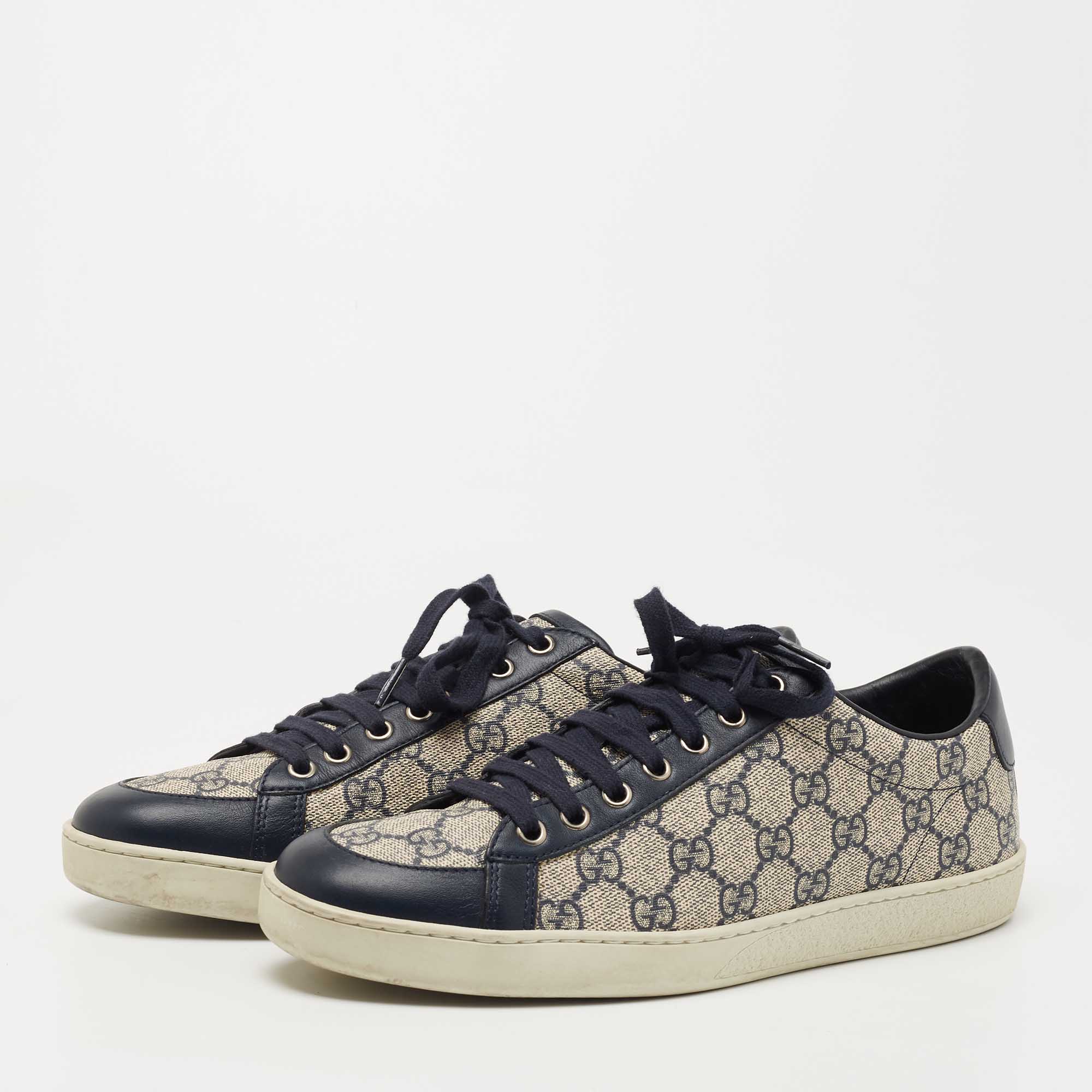 Gucci Navy Blue/Grey Leather and Coated Canvas GG Low Top Sneakers Size
Gucci Navy Blue/Grey Leather and Coated Canvas GG Low Top Sneakers Size