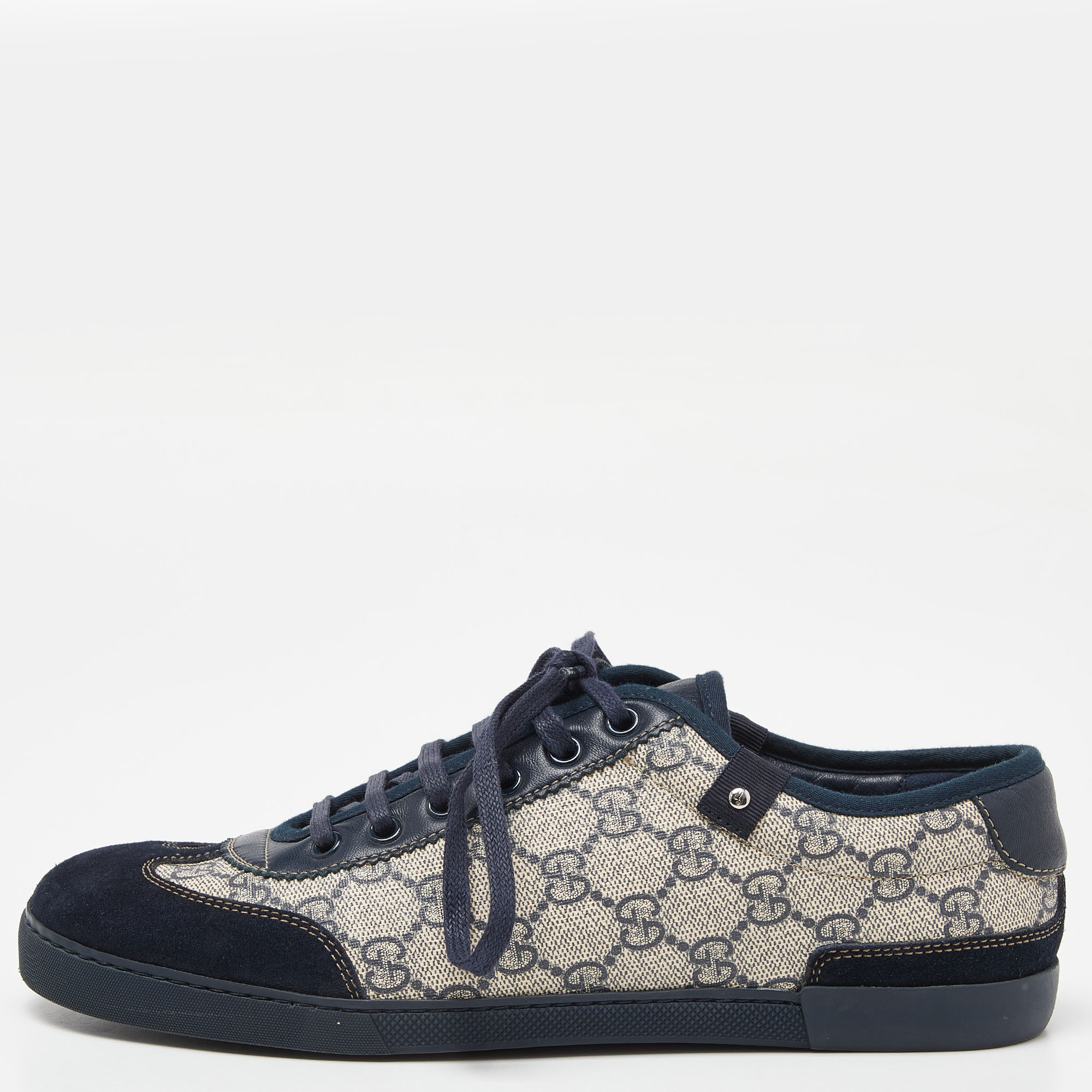 Gucci Navy Blue/Beige Suede and GG Supreme Canvas Low Top Sneakers Size 40.5
Gucci Navy Blue/Beige Suede and GG Supreme Canvas Low Top Sneakers Size 40.5