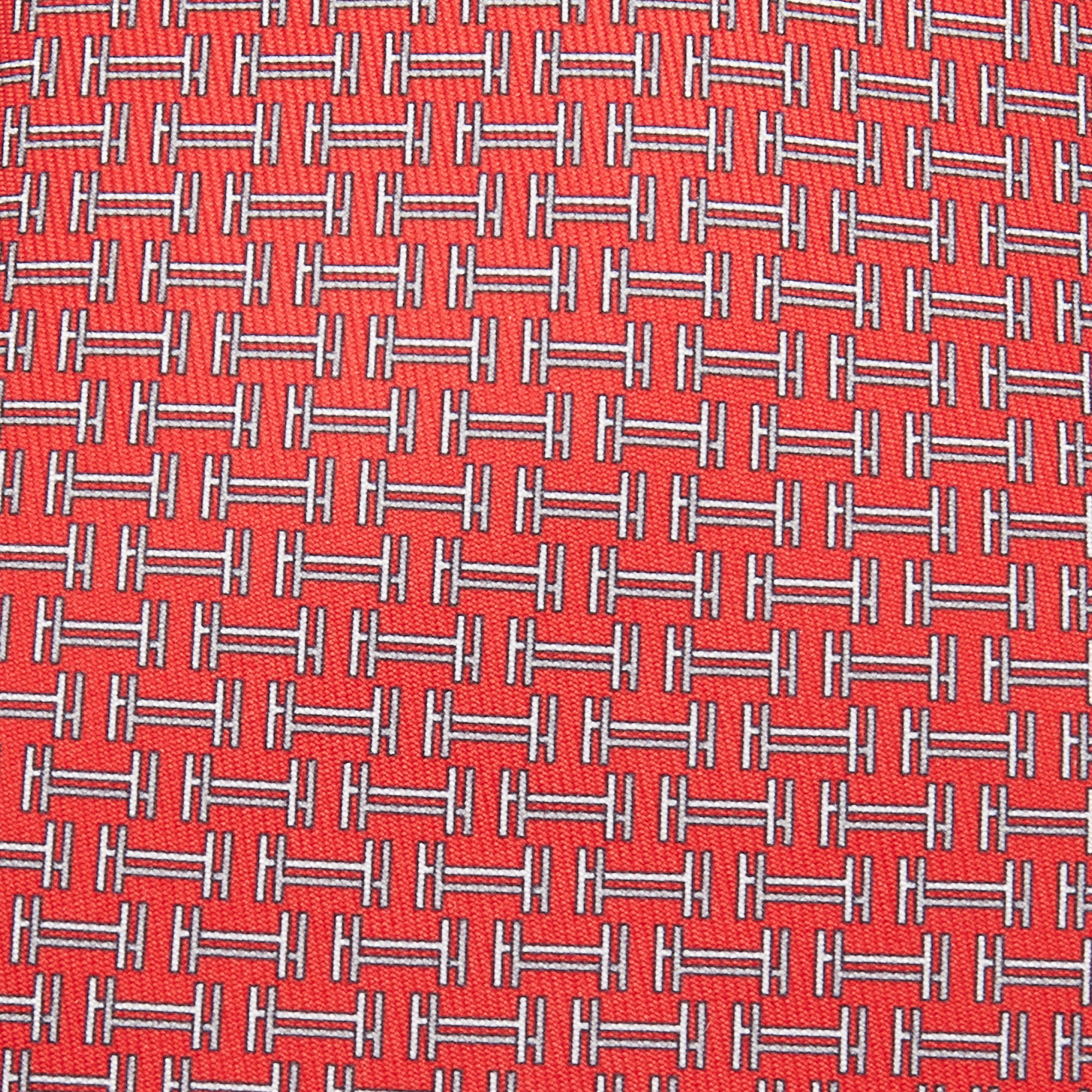 Hermès Red 7 Quinte Printed Silk Slim Tie 
Hermès Red 7 Quinte Printed Silk Slim Tie