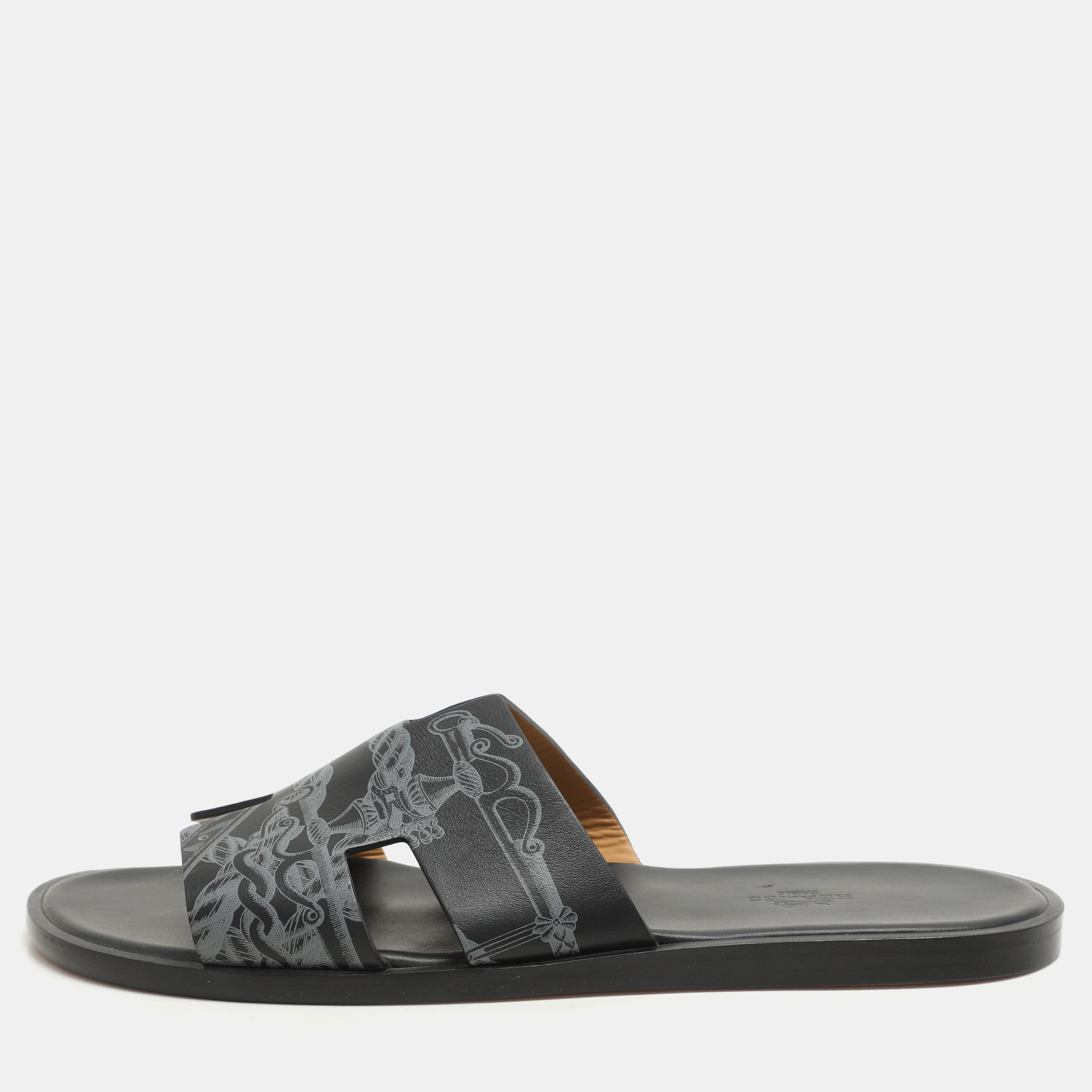 Hermes Black Ferronnerie Print Leather Izmir Flat Sandals Size 44
Hermes Black Ferronnerie Print Leather Izmir Flat Sandals Size 44
