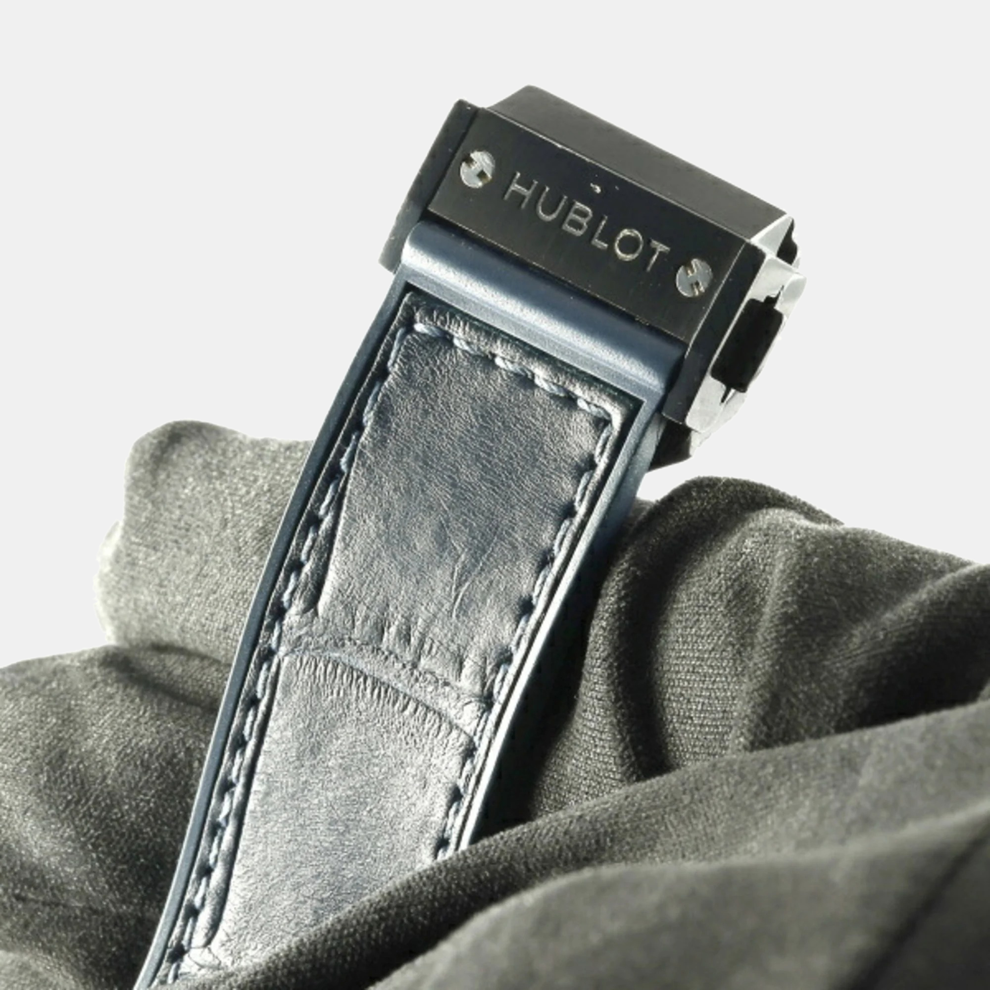 Hublot Blue Ceramic Classic Fusion 565.CM.7170.LR Automatic Men's Wristwatch 38 Mm