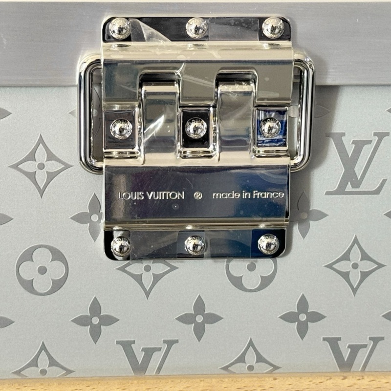 Louis Vuitton Silver Monogram Aluminium Malle Courrier 110 Trunk