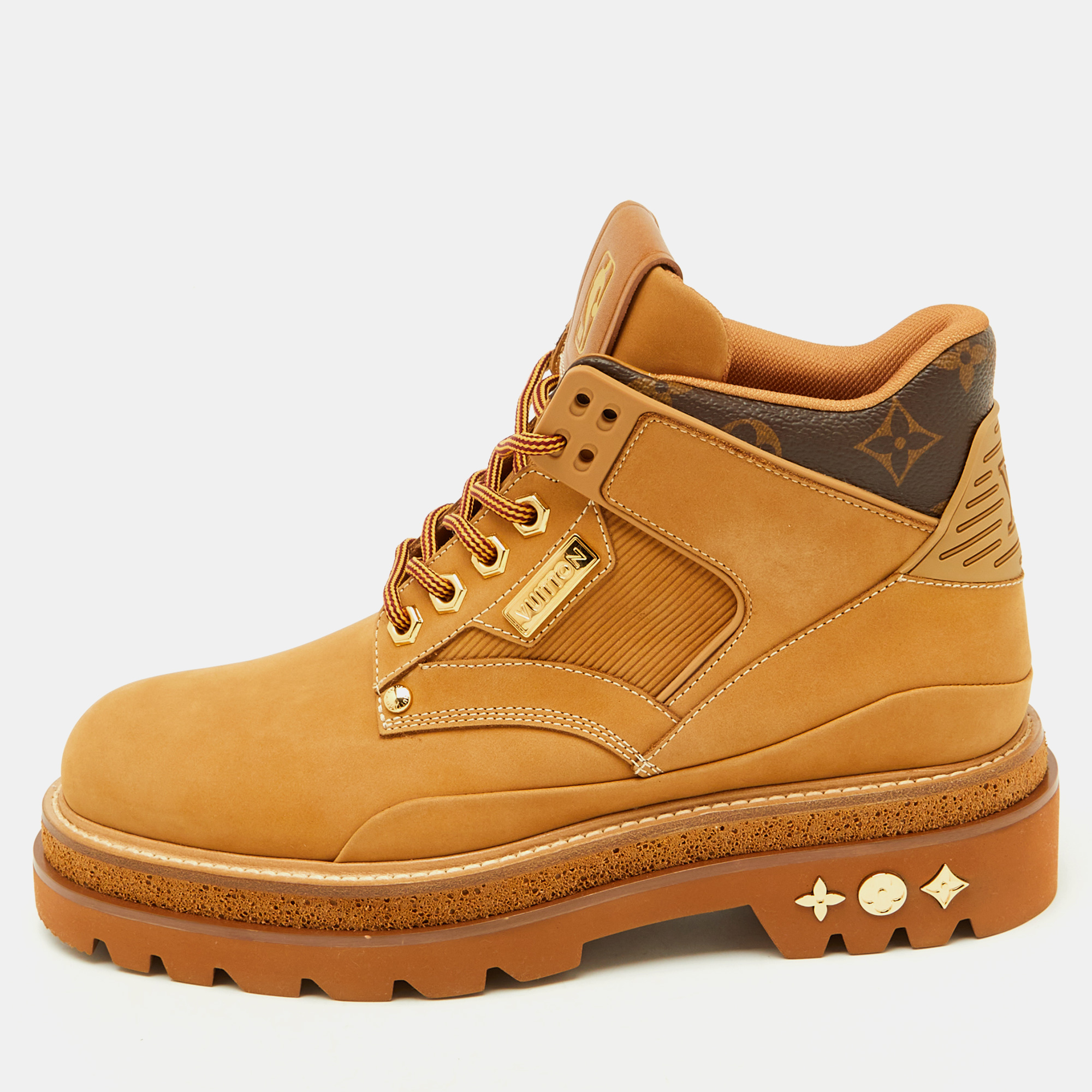 Louis Vuitton x NBA Beige Nubuck Leather Hiking Boots Size 40
Louis Vuitton x NBA Beige Nubuck Leather Hiking Boots Size 40