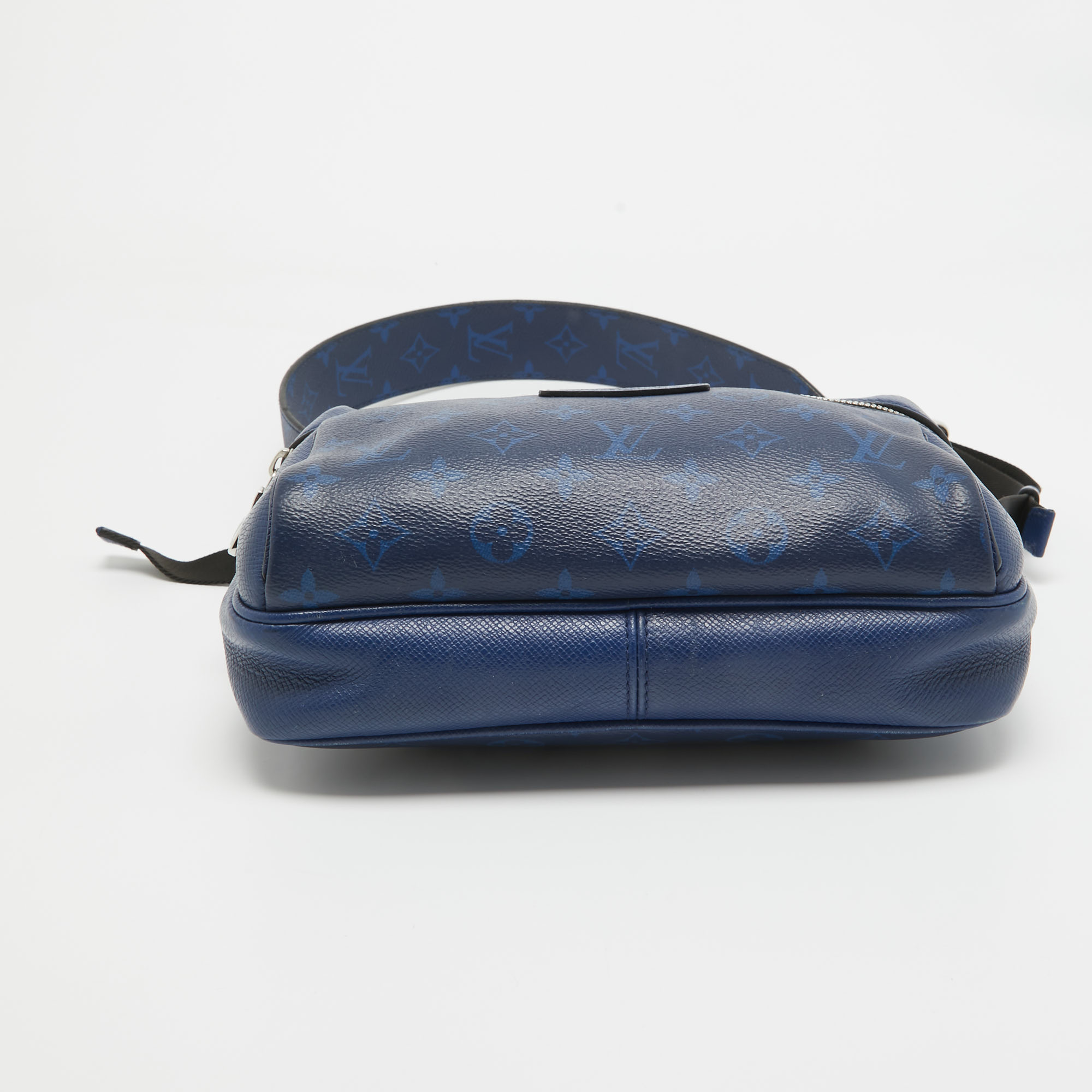 Louis Vuitton Cobalt Taigarama Outdoor Messenger Bag