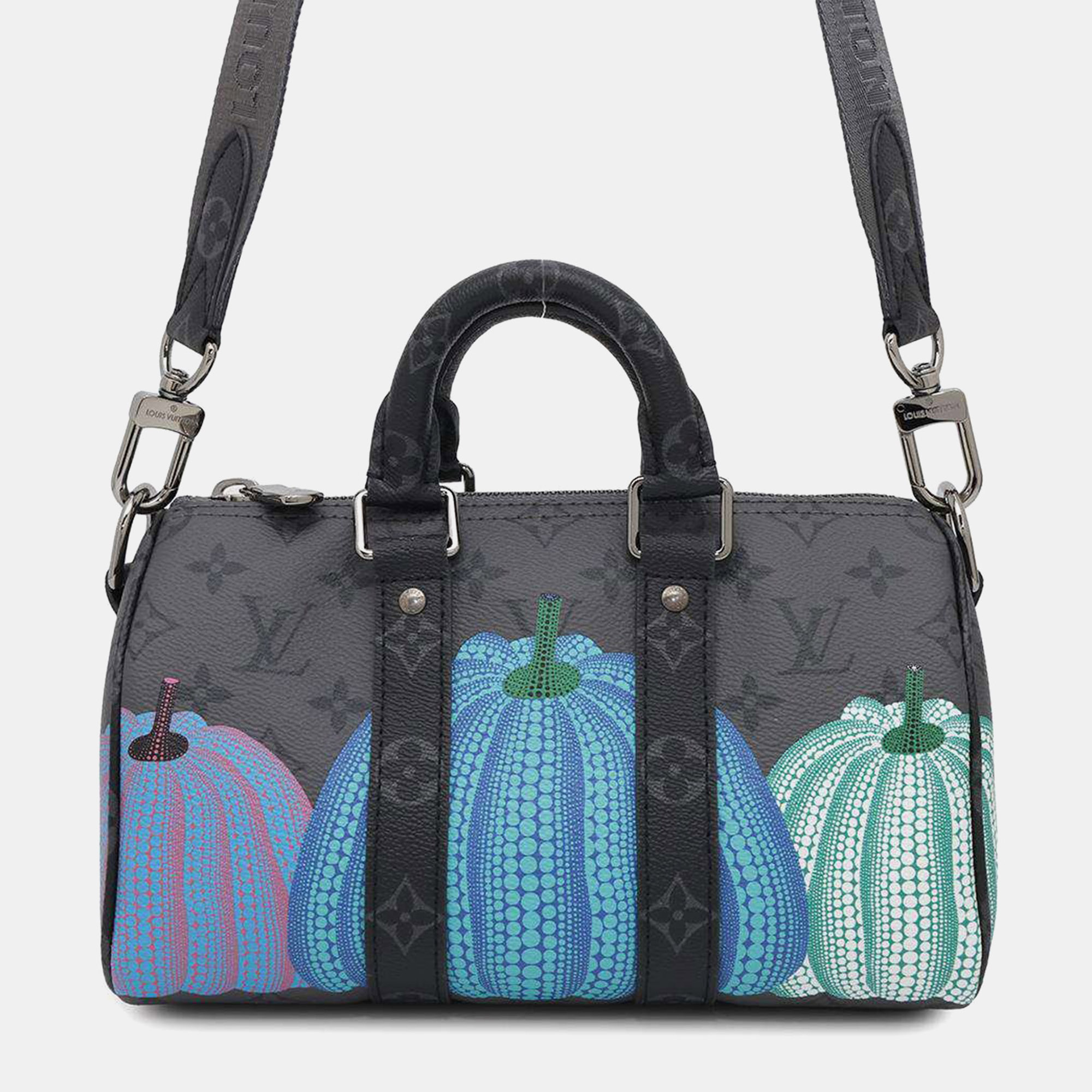 Louis Vuitton Black Monogram Eclipse Reverse Canvas Keepall Bandouliere 25 Bag
Louis Vuitton Black Monogram Eclipse Reverse Canvas Keepall Bandouliere 25 Bag