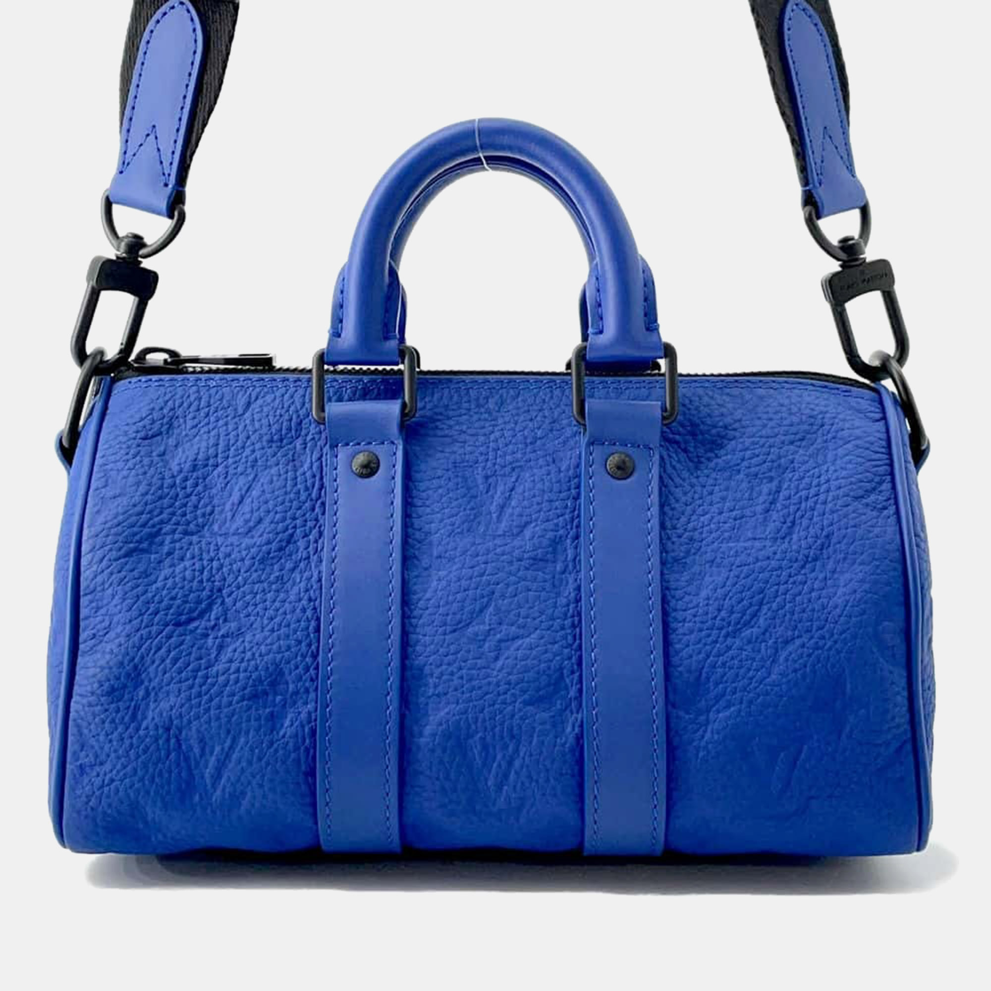Louis Vuitton Blue Monogram Taurillon Keepall Bandouliere 25 Travel Bag
Louis Vuitton Blue Monogram Taurillon Keepall Bandouliere 25 Travel Bag