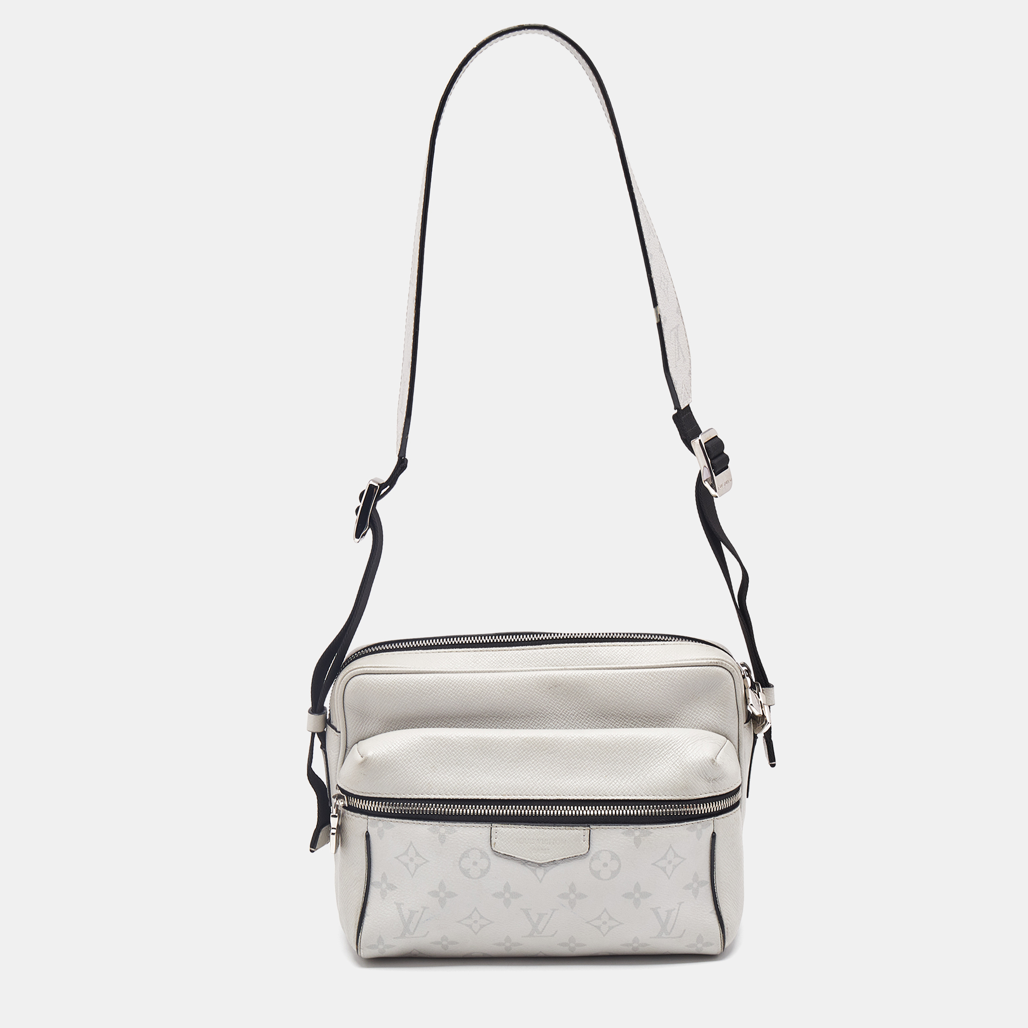 Louis Vuitton Antarctica Taigarama Monogram Outdoor Messenger PM Bag, Grey
Louis Vuitton Antarctica Taigarama Monogram Outdoor Messenger PM Bag, Grey