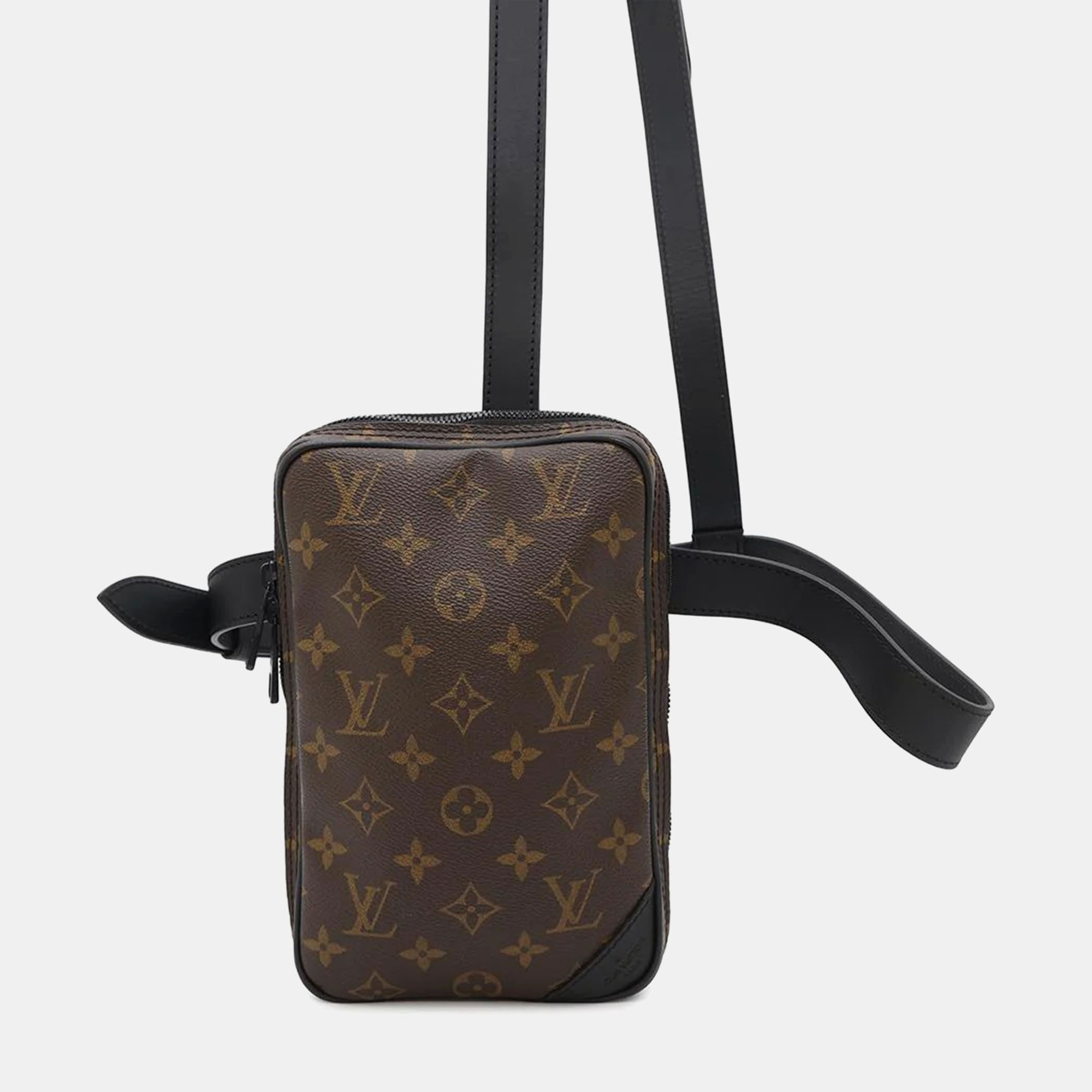Louis Vuitton Utility Side Bag Noir Monogram / Solar Powered Ray, Brown
Louis Vuitton Utility Side Bag Noir Monogram / Solar Powered Ray, Brown