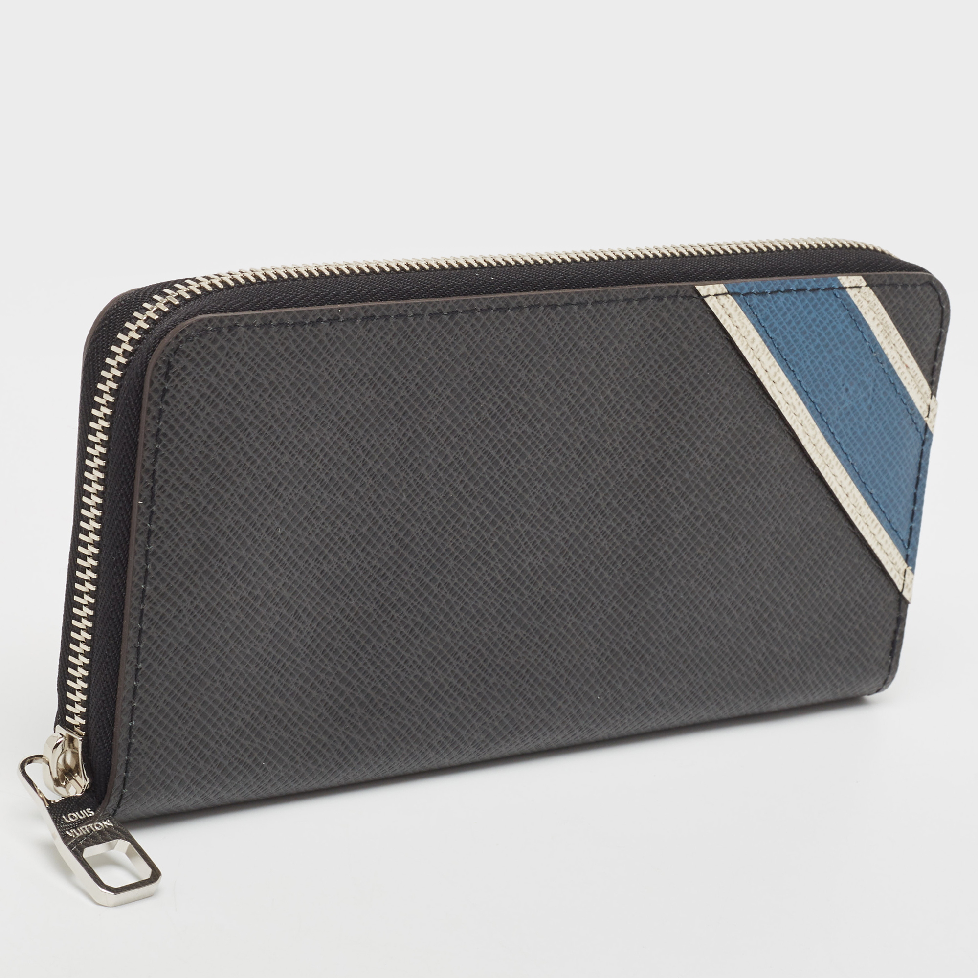 Louis Vuitton Antracite Nacre Taiga Leather Vertical Zippy Wallet