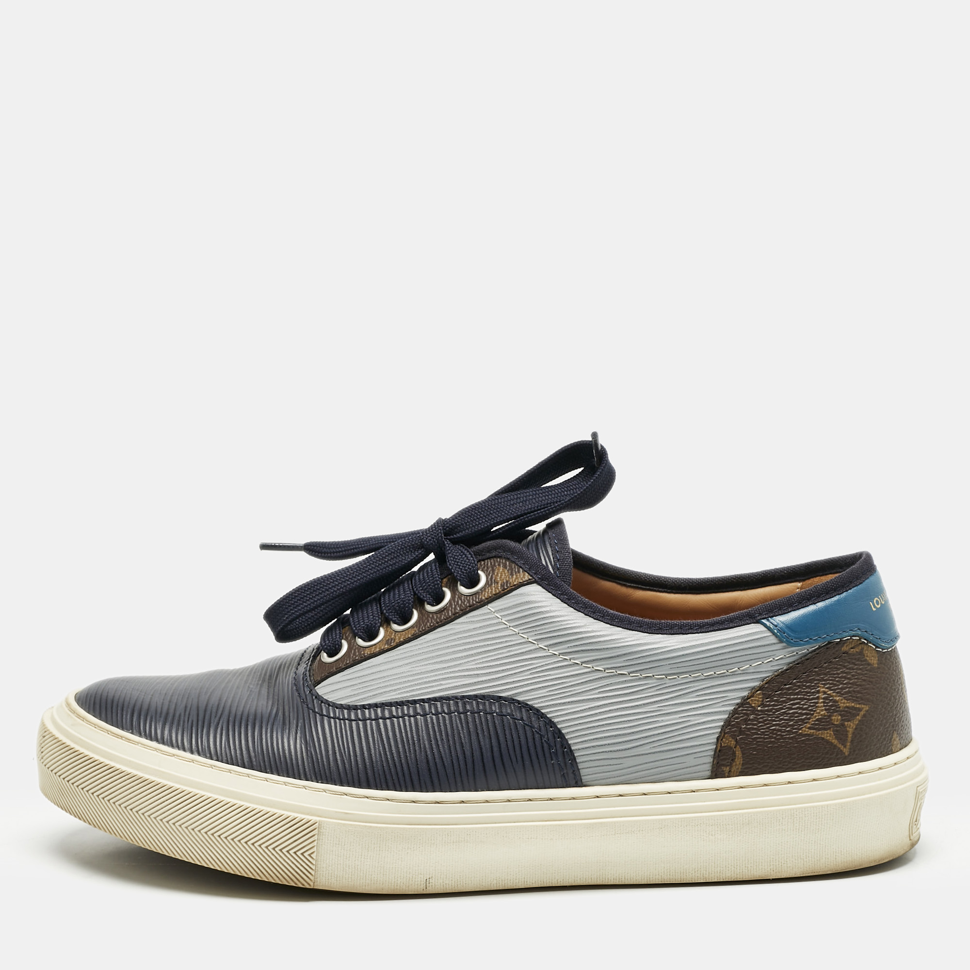Louis Vuitton Blue/Beige Monogram Denim and Leather Low Top Sneakers Size 40.5, Multicolor
Louis Vuitton Blue/Beige Monogram Denim and Leather Low Top Sneakers Size 40.5, Multicolor
