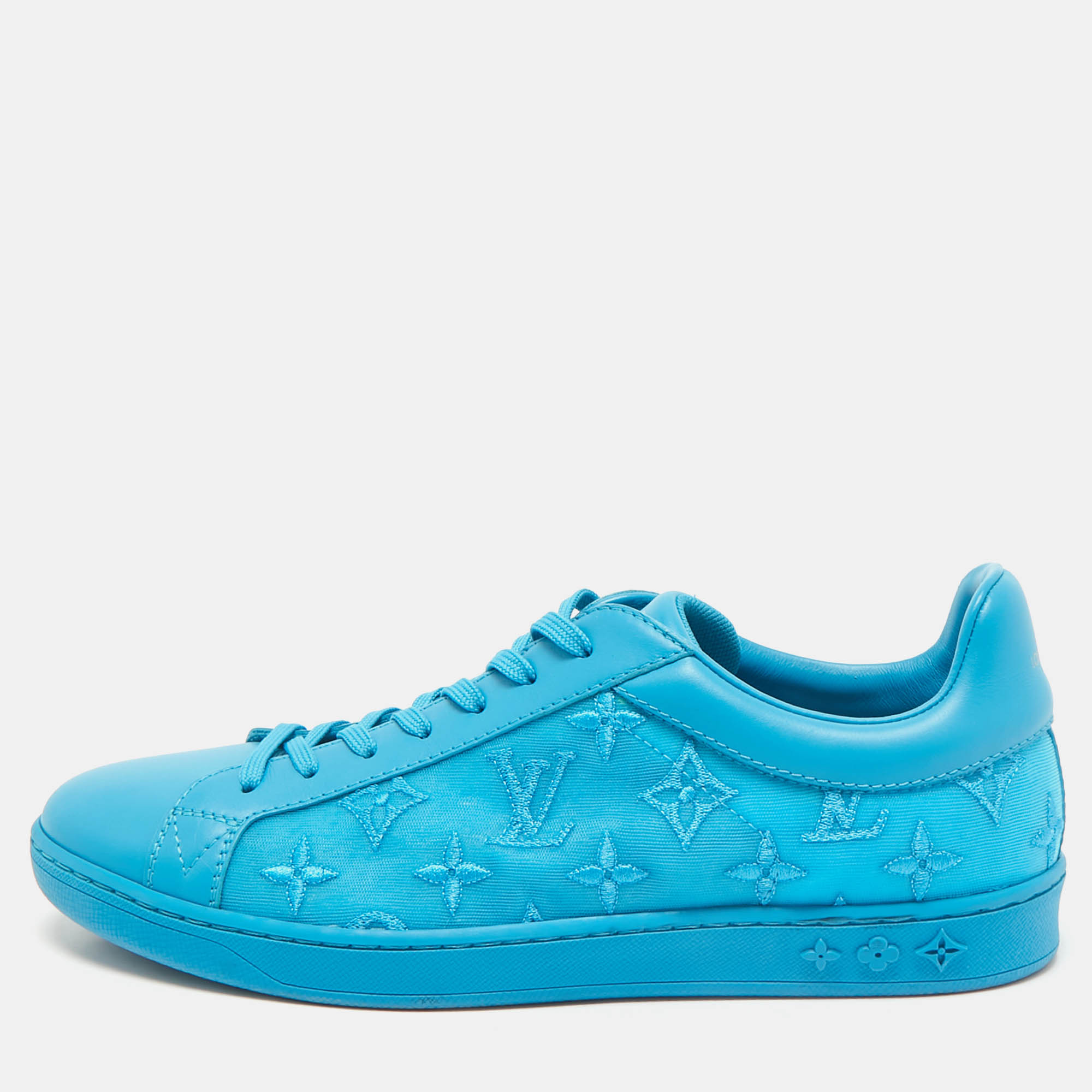Louis Vuitton Blue Leather and Monogram Embroidered Mesh Luxembourg Sneakers Size 41
Louis Vuitton Blue Leather and Monogram Embroidered Mesh Luxembourg Sneakers Size 41