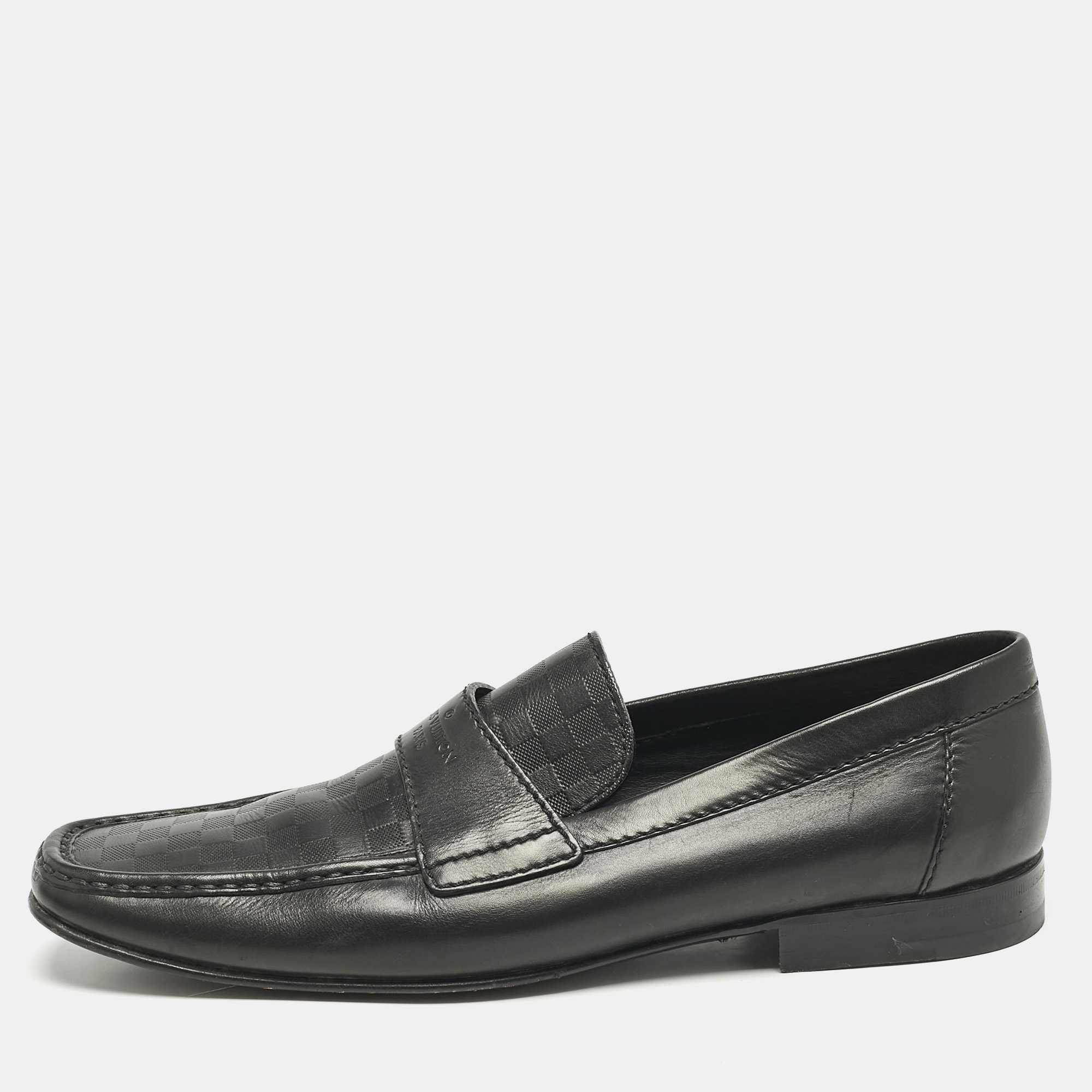 Louis Vuitton Black Leather Damier Embossed Santiago Slip On Loafers Size 44.5
Louis Vuitton Black Leather Damier Embossed Santiago Slip On Loafers Size 44.5