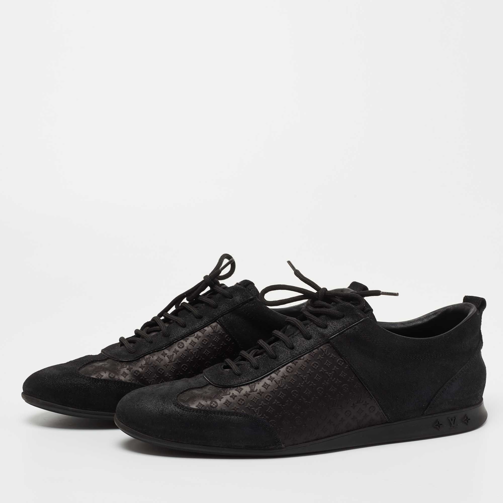 Louis Vuitton Black Laminated Suede and Monogram Canvas Low Top Sneakers Size
Louis Vuitton Black Laminated Suede and Monogram Canvas Low Top Sneakers Size