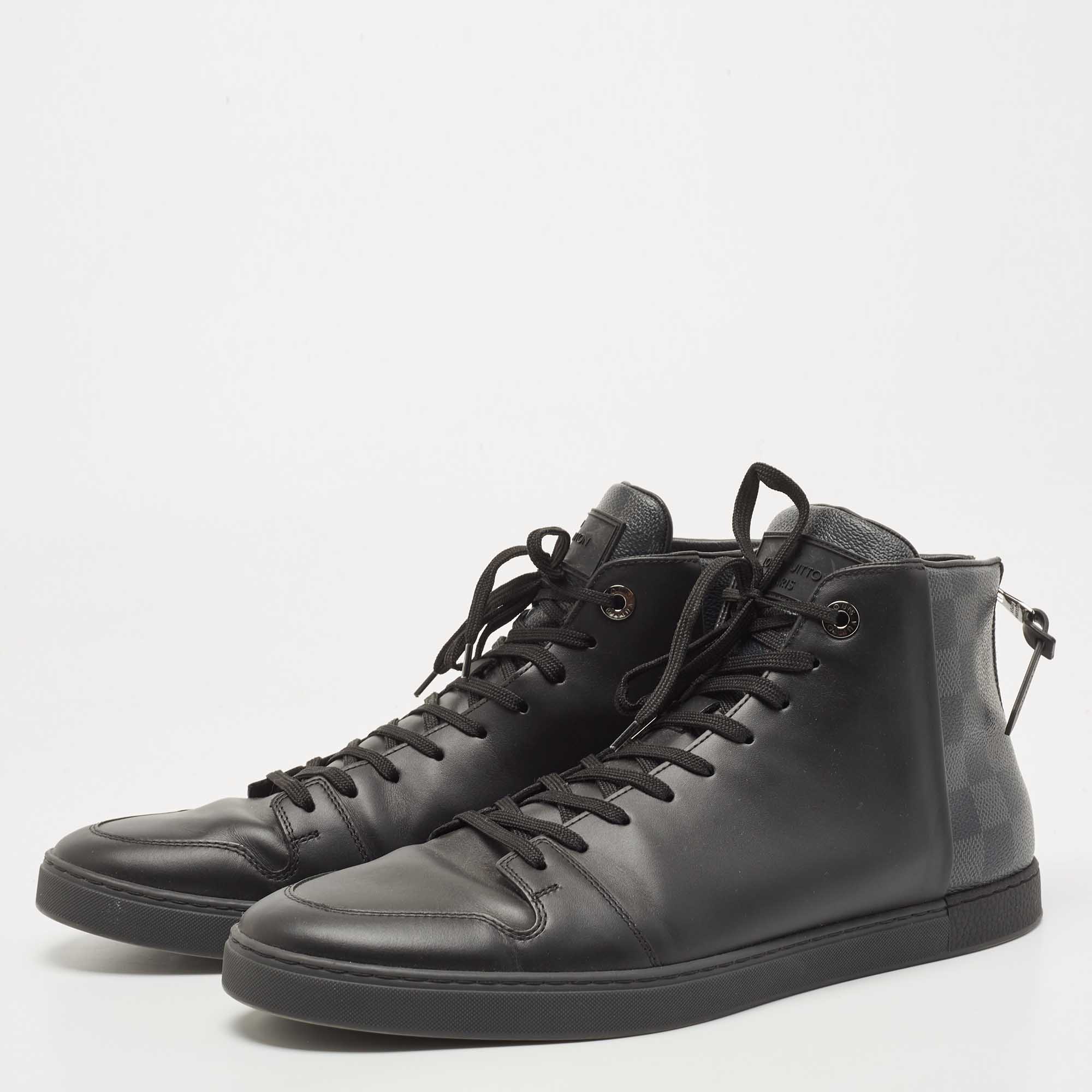 Louis Vuitton Black Leather and Damier Graphite Canvas Line Up Sneakers Size
Louis Vuitton Black Leather and Damier Graphite Canvas Line Up Sneakers Size