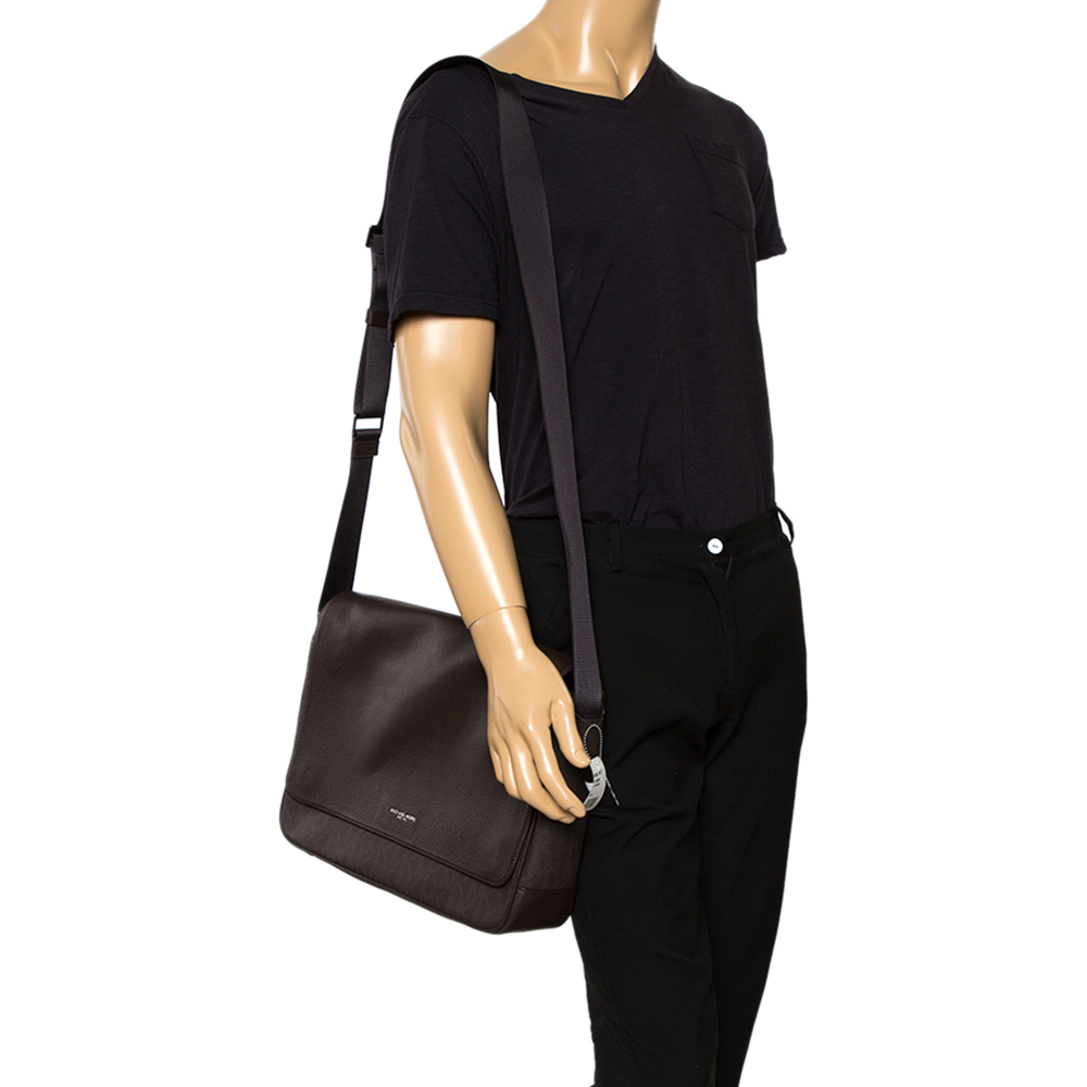 Michael Kors Brown Signature Coated Canvas and Leather Jet Set Messenger Bag
Michael Kors Brown Signature Coated Canvas and Leather Jet Set Messenger Bag