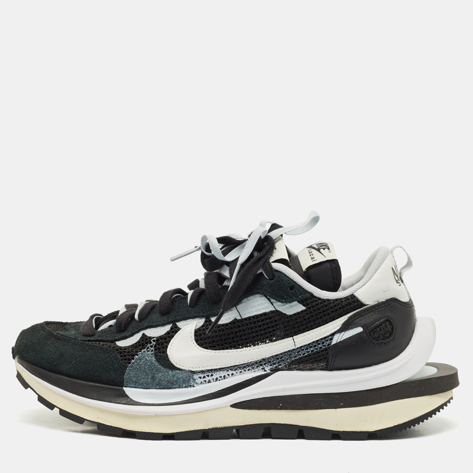 Nike x Sacai Black/White Mesh and Suede Vaporwaffle Sneakers Size 43
Nike x Sacai Black/White Mesh and Suede Vaporwaffle Sneakers Size 43
