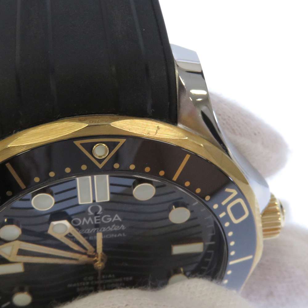 Omega Black 18K Yellow Gold And Stainless Steel Seamaster Diver300 210.22.42.20.01.001 Men's Wristwatch 42 Mm