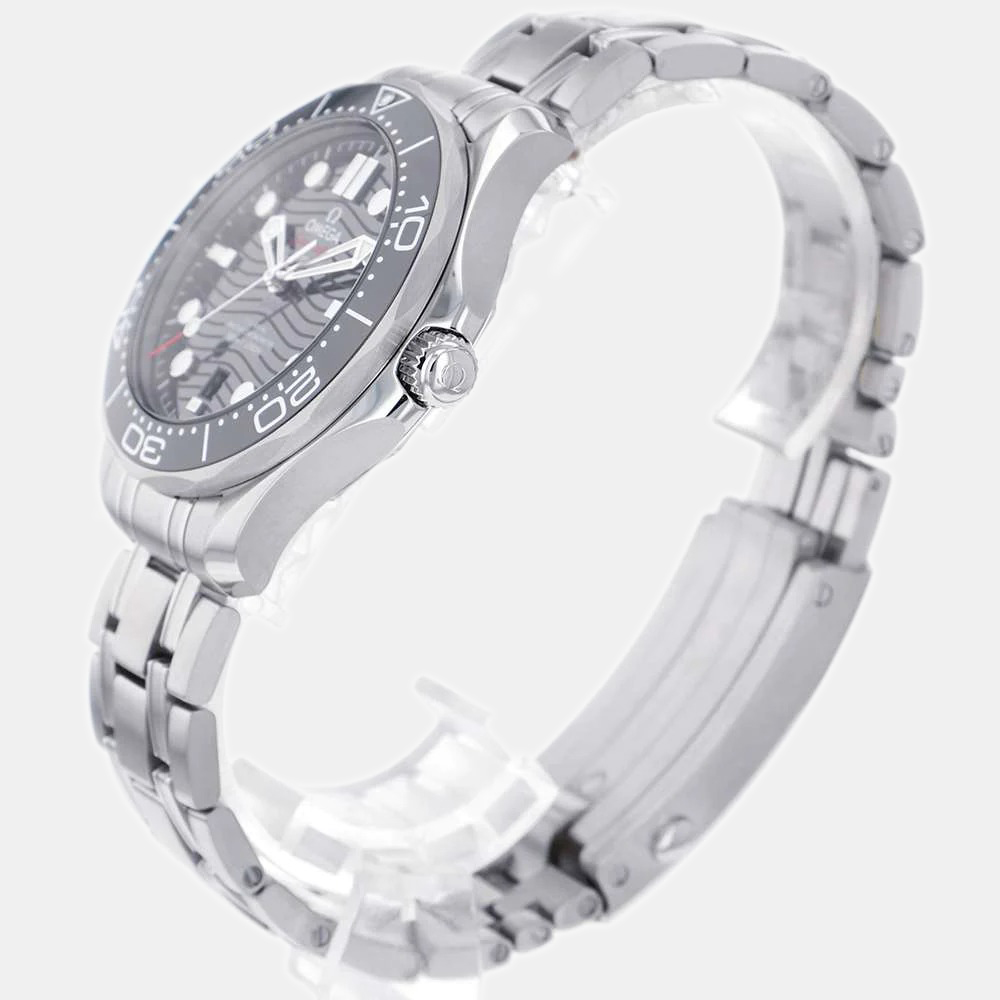 Omega Black Stainless Steel Seamaster 210.30.42.20.01.001 Automatic Men's Wristwatch 42 mm
Omega Black Stainless Steel Seamaster 210.30.42.20.01.001 Automatic Men's Wristwatch 42 mm