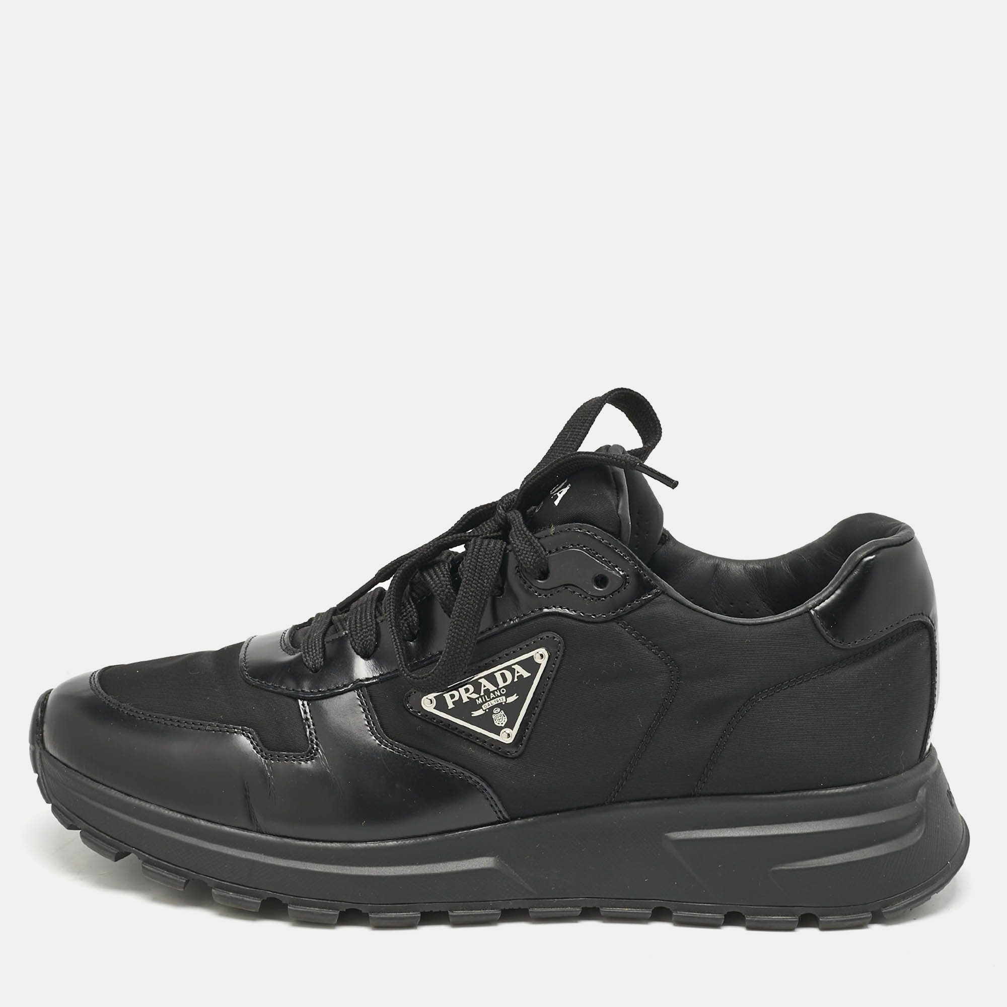 Prada Black Leather and Nylon Triangle Logo Low Top Sneakers Size 42
Prada Black Leather and Nylon Triangle Logo Low Top Sneakers Size 42