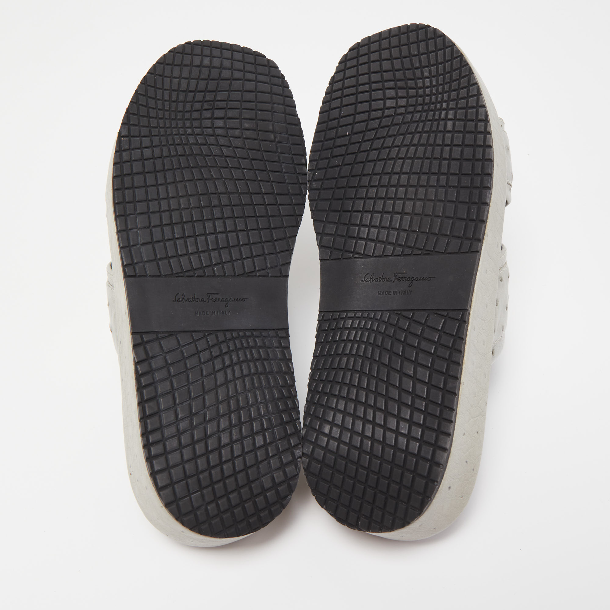 Salvatore Ferragamo Grey Ostrich Leather Lufti Buckle Detail Slide Sandals Size 40.5