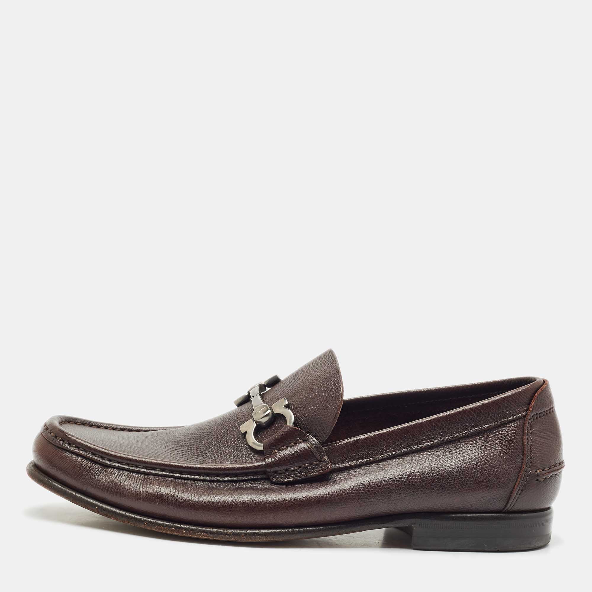 Salvatore Ferragamo Dark Brown Leather Gancini Slip On Loafers Size 40.5
Salvatore Ferragamo Dark Brown Leather Gancini Slip On Loafers Size 40.5