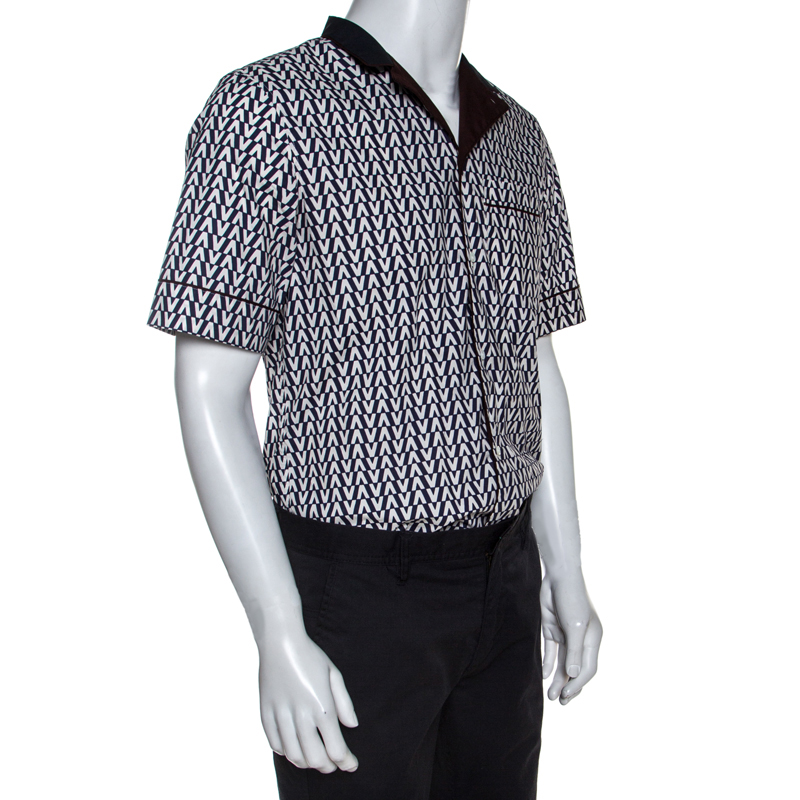 Valentino Bicolor Optical V Print Cotton Short Sleeve Shirt, Navy blue
Valentino Bicolor Optical V Print Cotton Short Sleeve Shirt, Navy blue