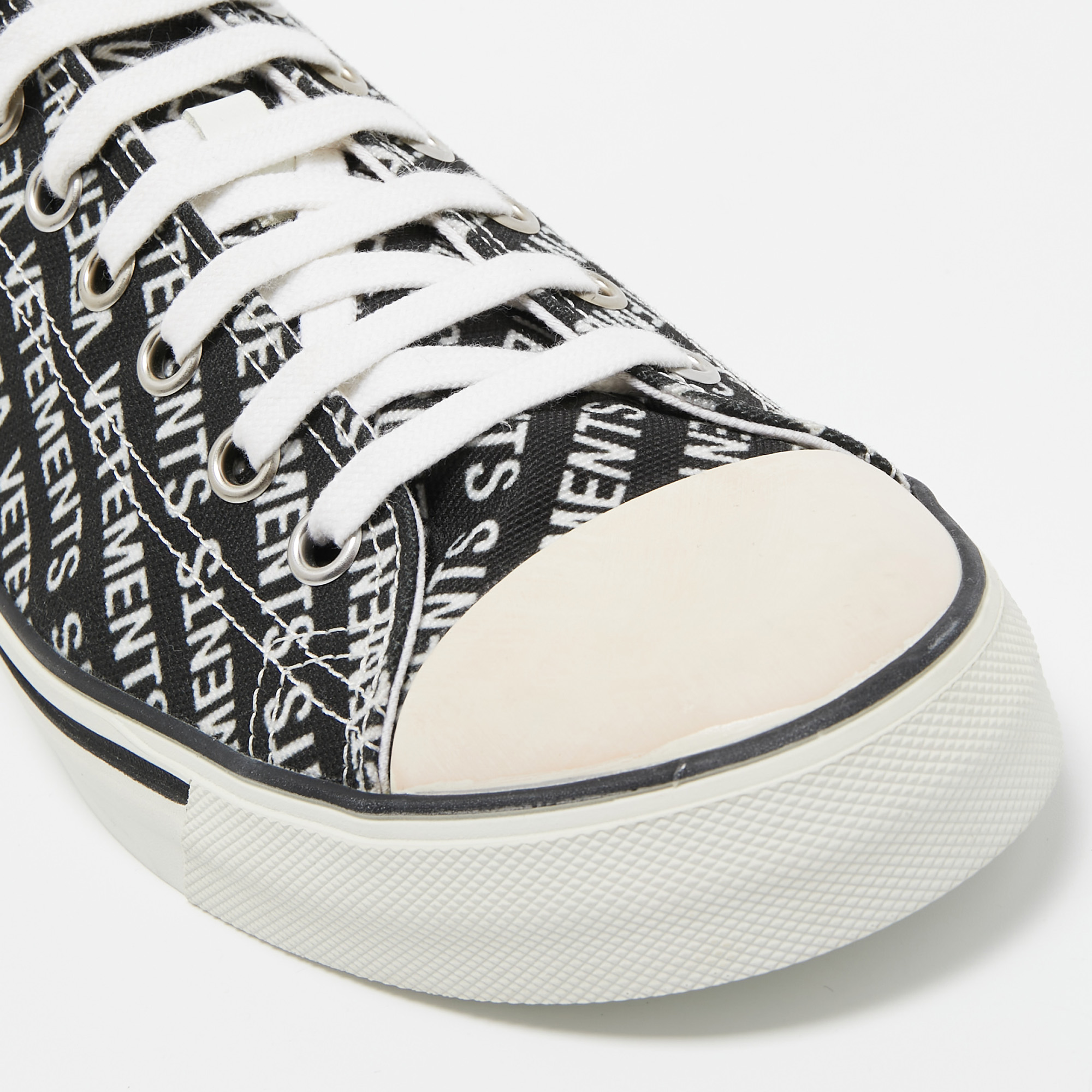 Vetements Black/White Logo Print Canvas Low Top Sneakers Size 44