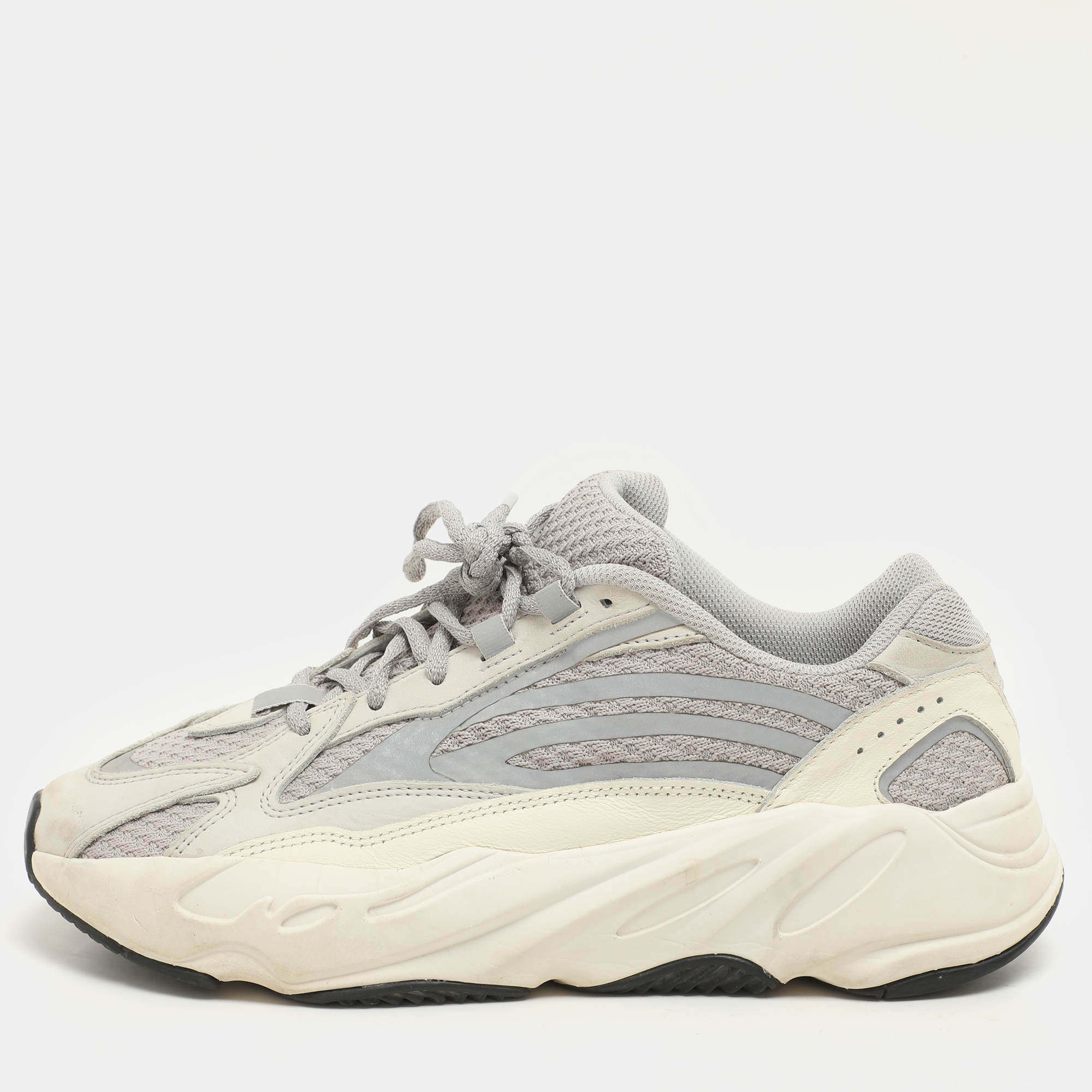 Yeezy x adidas Grey/White Cotton Knit And Nubuck Boost 700 V2 Static Sneakers Size 42 2/3
Yeezy x adidas Grey/White Cotton Knit And Nubuck Boost 700 V2 Static Sneakers Size 42 2/3