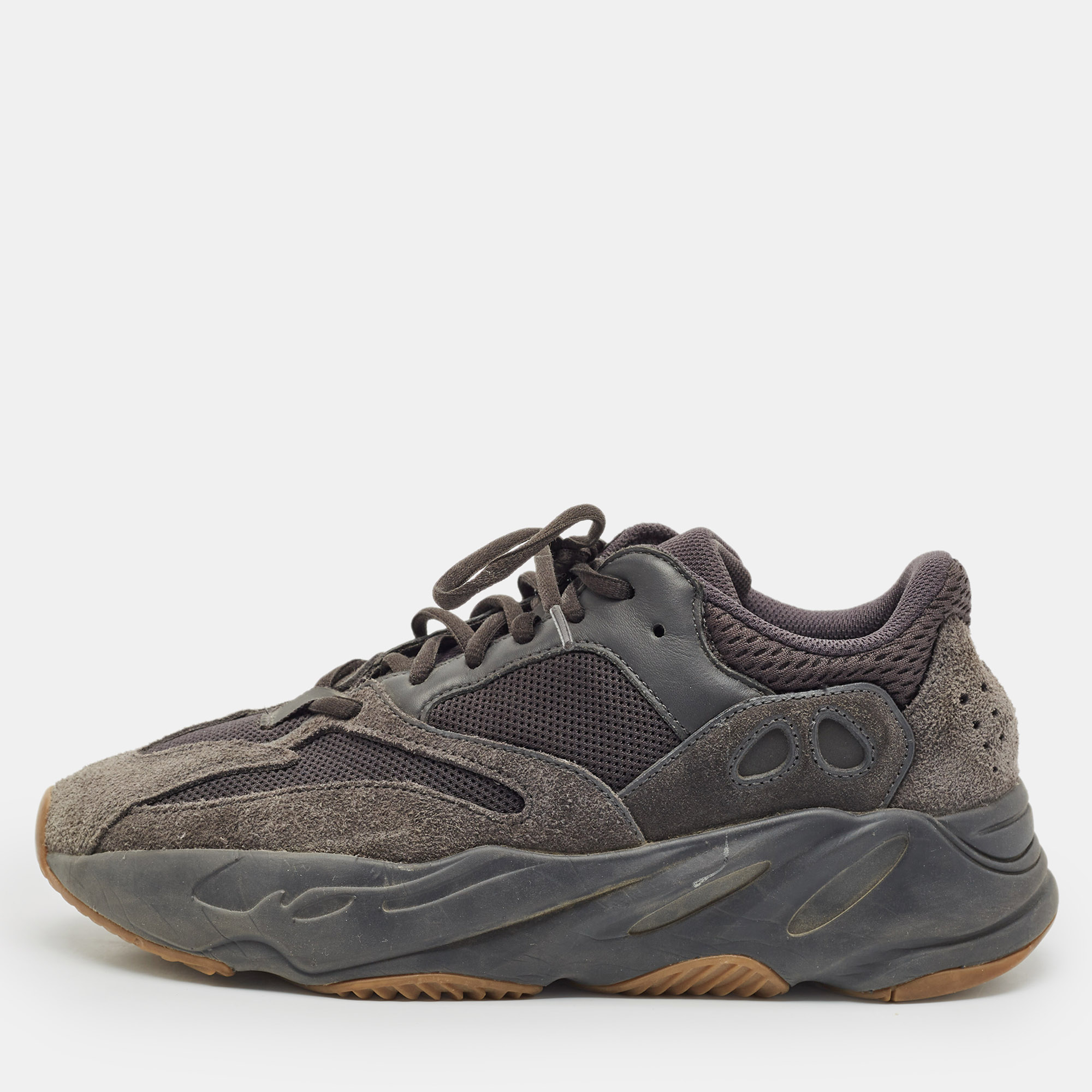 Yeezy x Adidas Black Mesh and Suede Boost 700 Utility Black Sneakers Size 41 1/3
Yeezy x Adidas Black Mesh and Suede Boost 700 Utility Black Sneakers Size 41 1/3