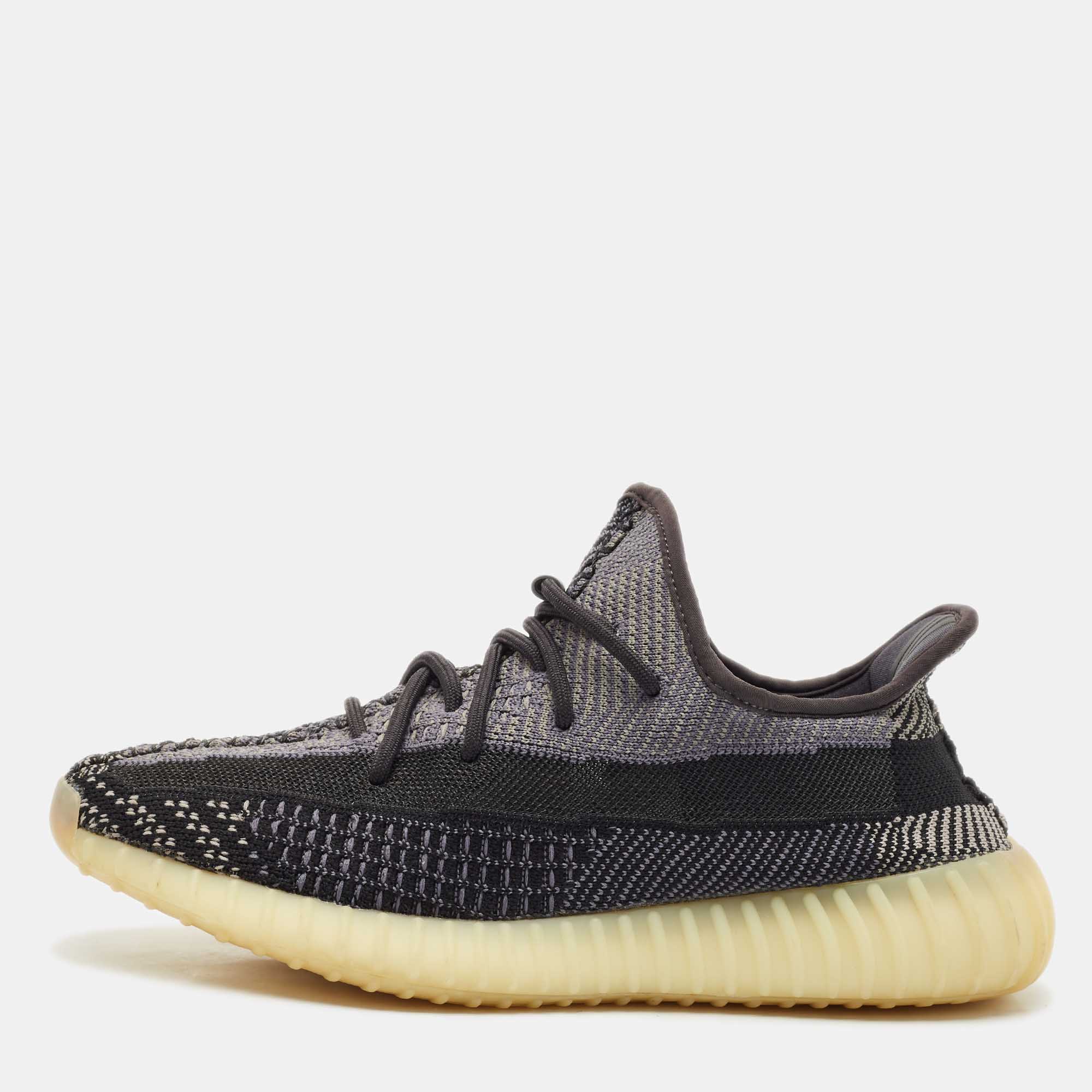 Yeezy x Adidas Black/Blue Knit Fabric Boost 350 V2 Carbon Sneakers Size 44
Yeezy x Adidas Black/Blue Knit Fabric Boost 350 V2 Carbon Sneakers Size 44