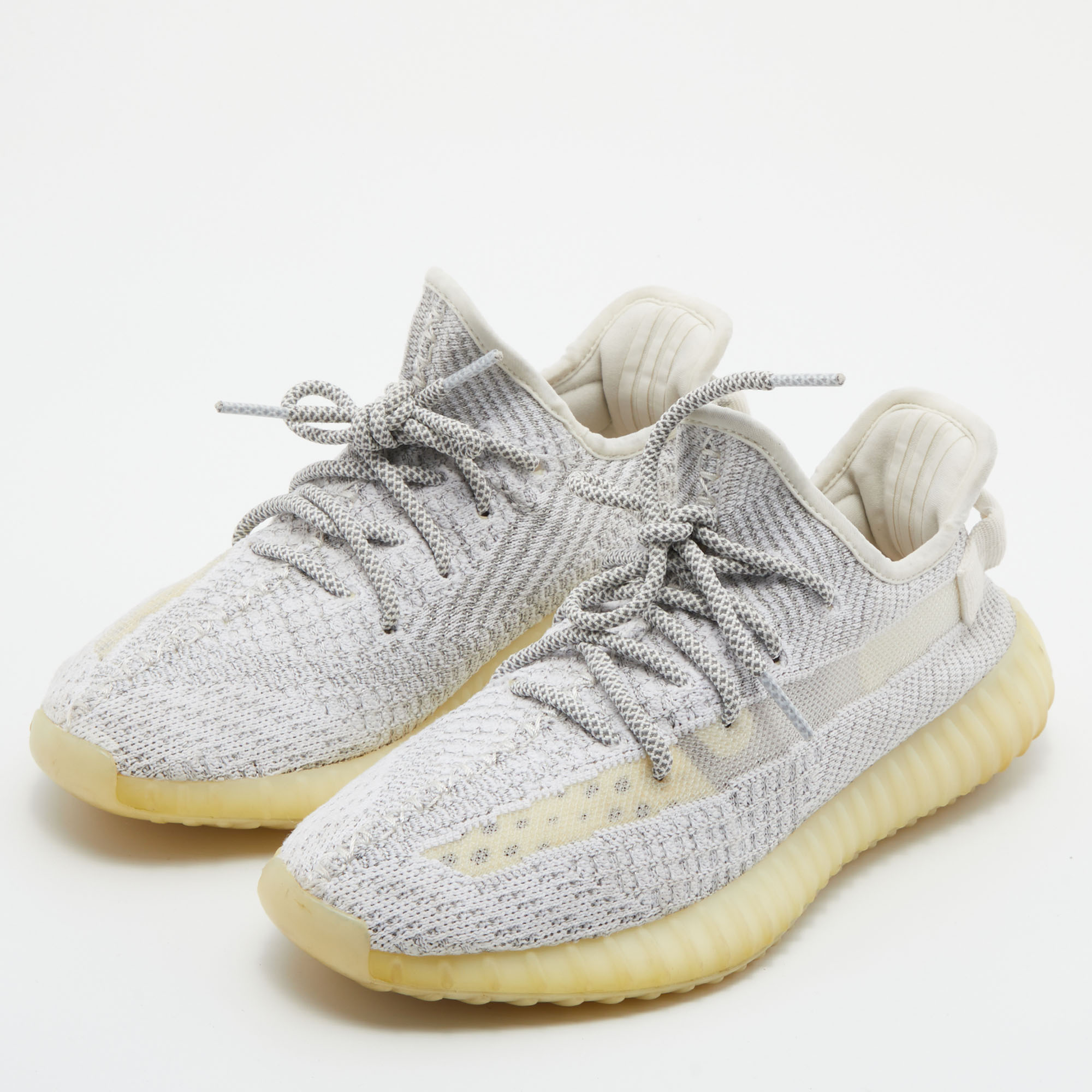 Yeezy x Adidas Grey/White Knit Fabric Boost 350 V2 Static Sneakers Size
Yeezy x Adidas Grey/White Knit Fabric Boost 350 V2 Static Sneakers Size