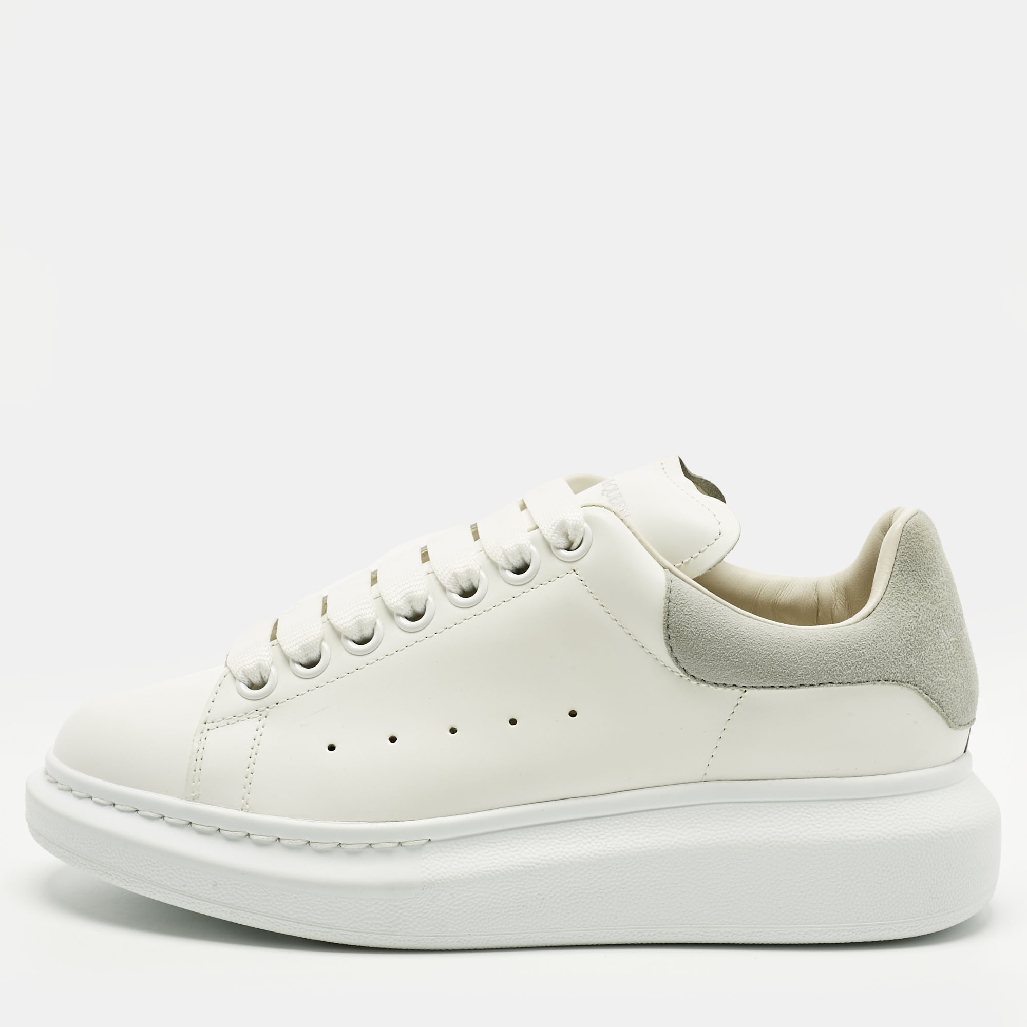 Alexander McQueen White Leather and Suede Oversized Low Top Sneakers Size
Alexander McQueen White Leather and Suede Oversized Low Top Sneakers Size