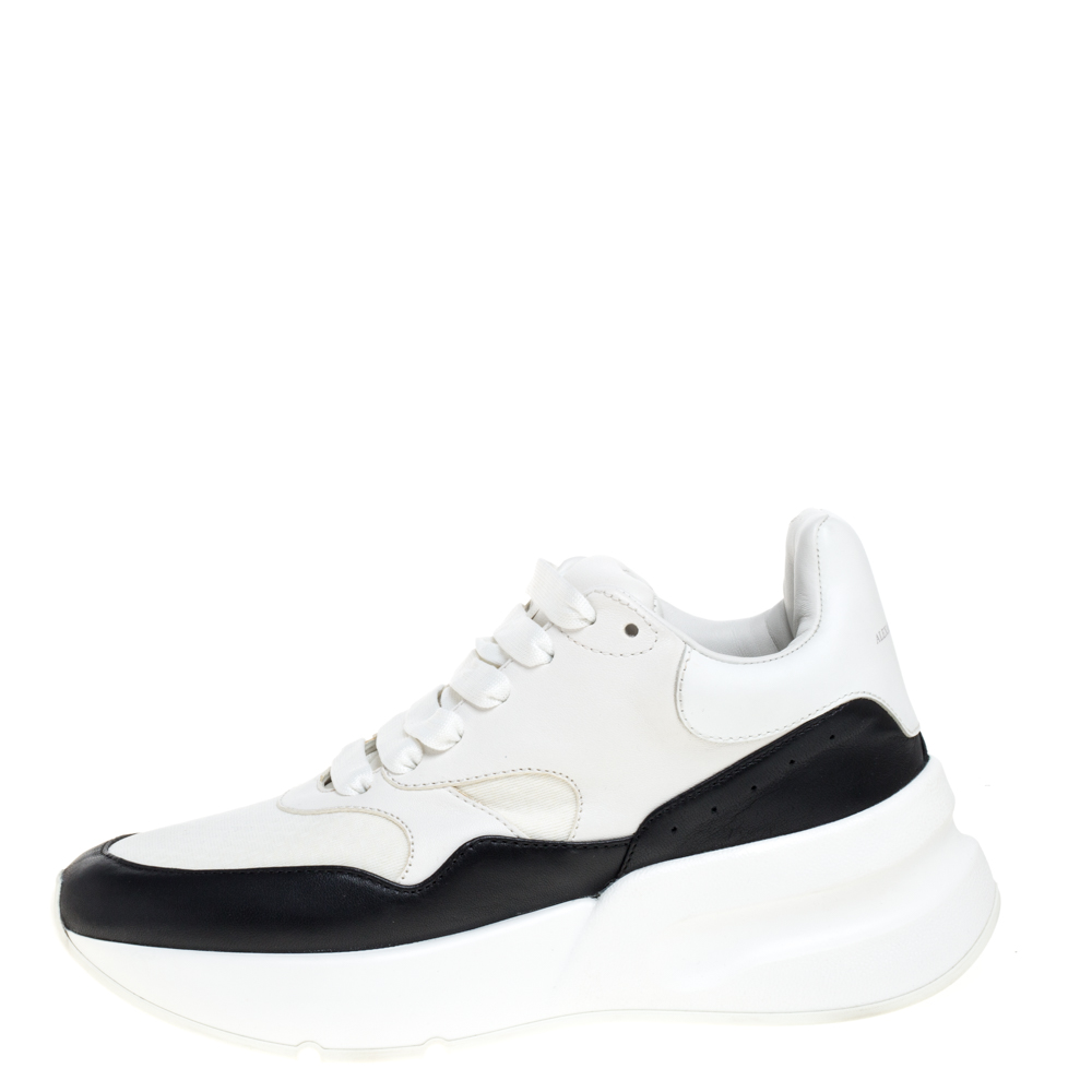 Alexander McQueen White/Black Leather And Mesh Oversized Runner Low Top Sneakers Size
Alexander McQueen White/Black Leather And Mesh Oversized Runner Low Top Sneakers Size