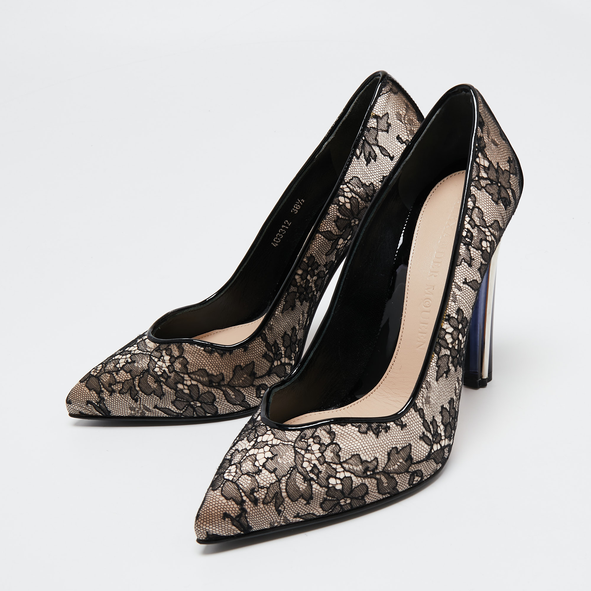 Alexander McQueen Black Lace and Patent Leather Trim Block Heel Pumps Size
Alexander McQueen Black Lace and Patent Leather Trim Block Heel Pumps Size