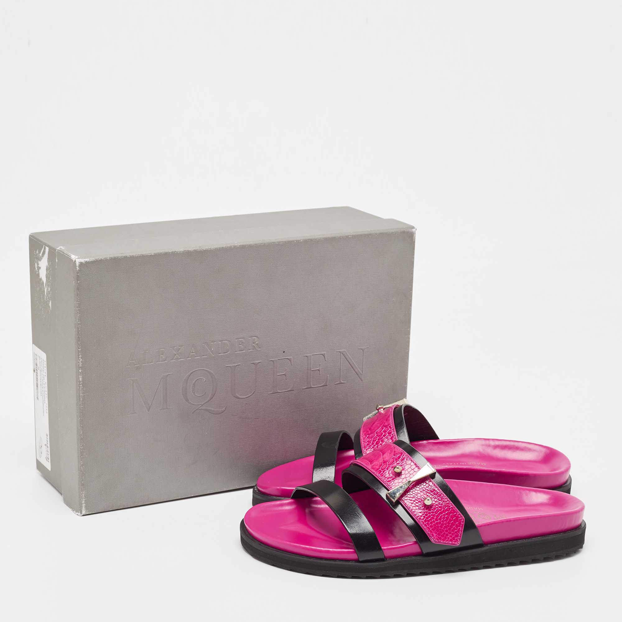 Alexander McQueen Pink/Black Ostrich Embossed And Leather Flat Sandals Size 38