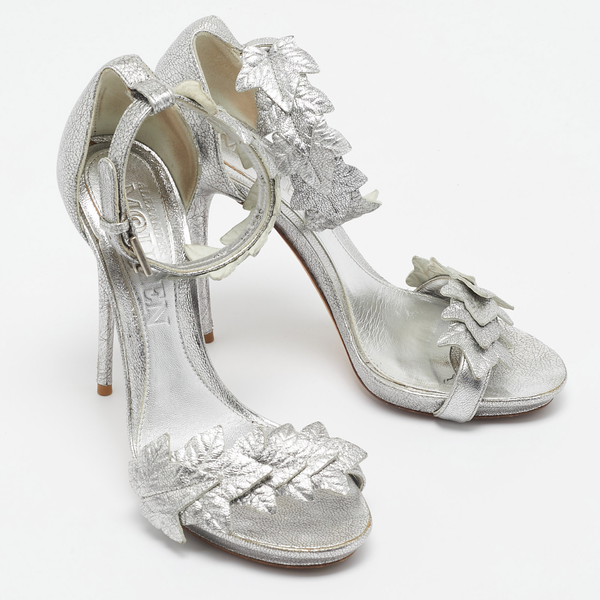 Alexander McQueen Metallic Silver Textured Leather Ivy Leaf Embellished Open Toe Sandals Size 36.5